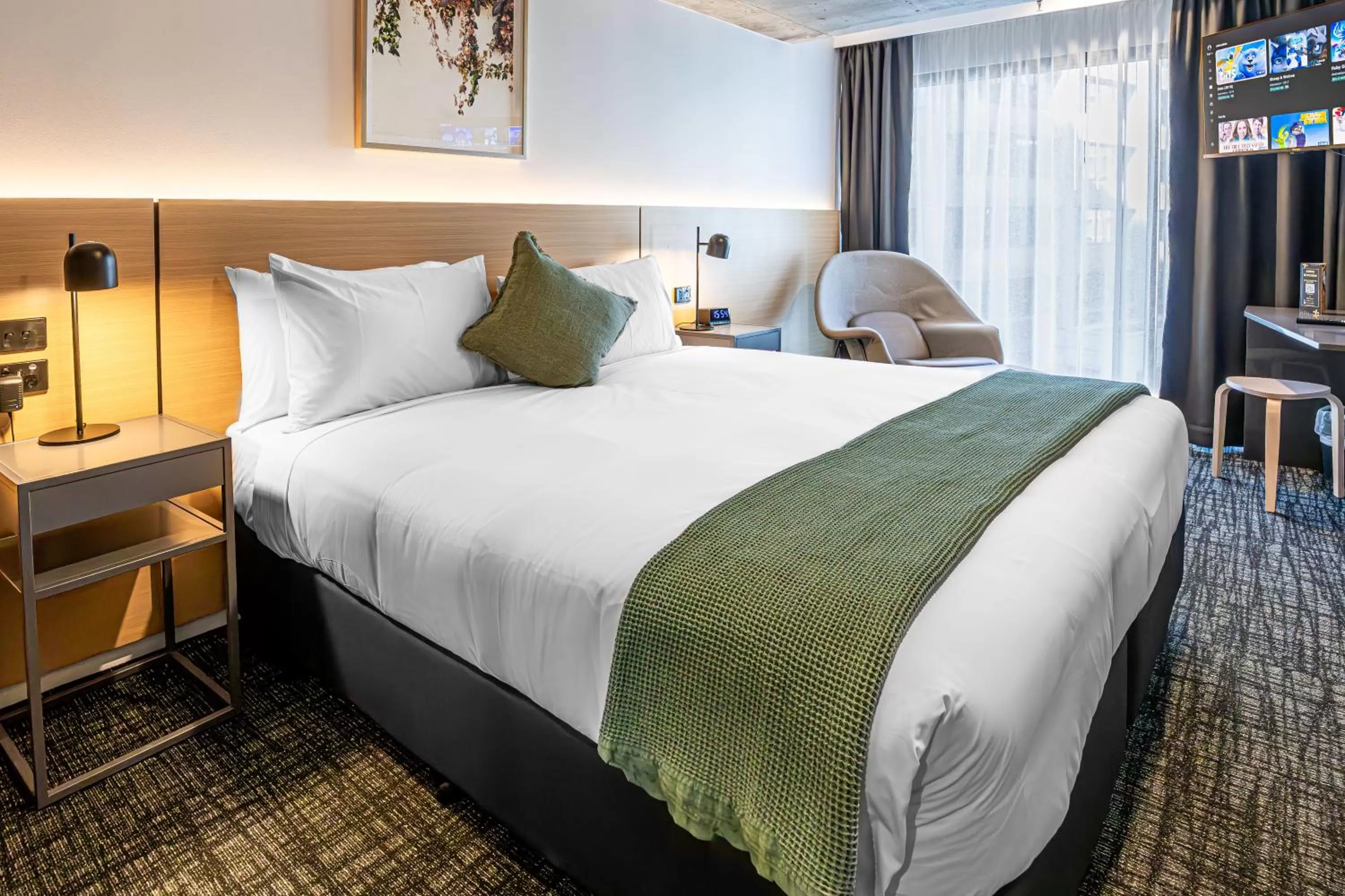 Photo of the whole room, Bed in Song Hotel Sydney