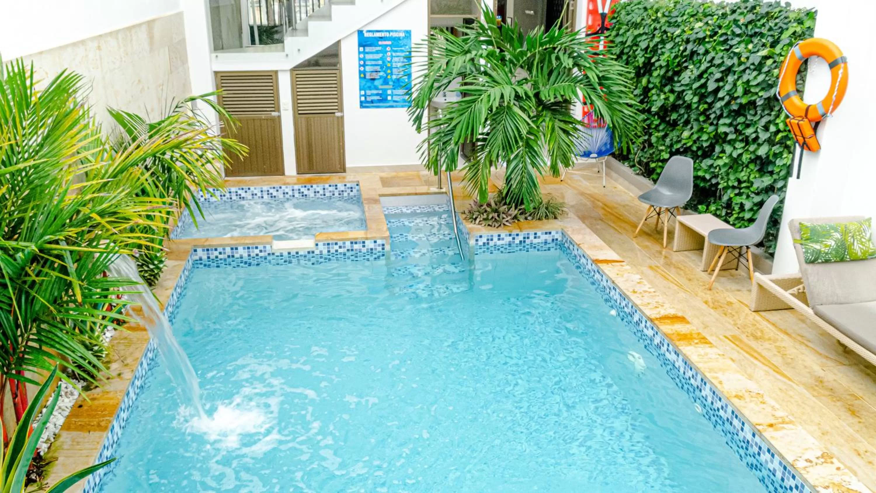 Swimming Pool in Hotel Le Falep