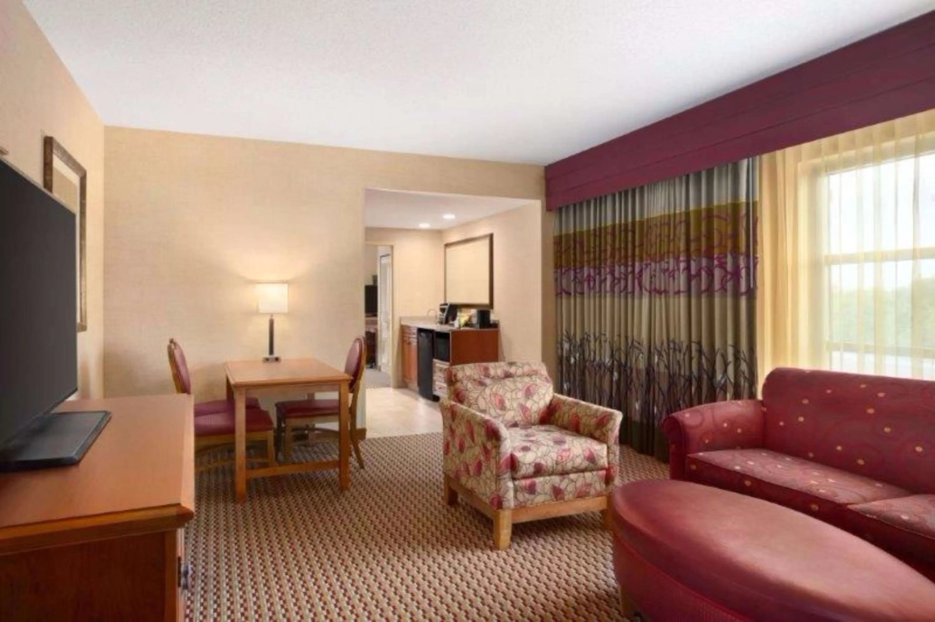 Living room in Embassy Suites Northwest Arkansas - Hotel, Spa & Convention Center