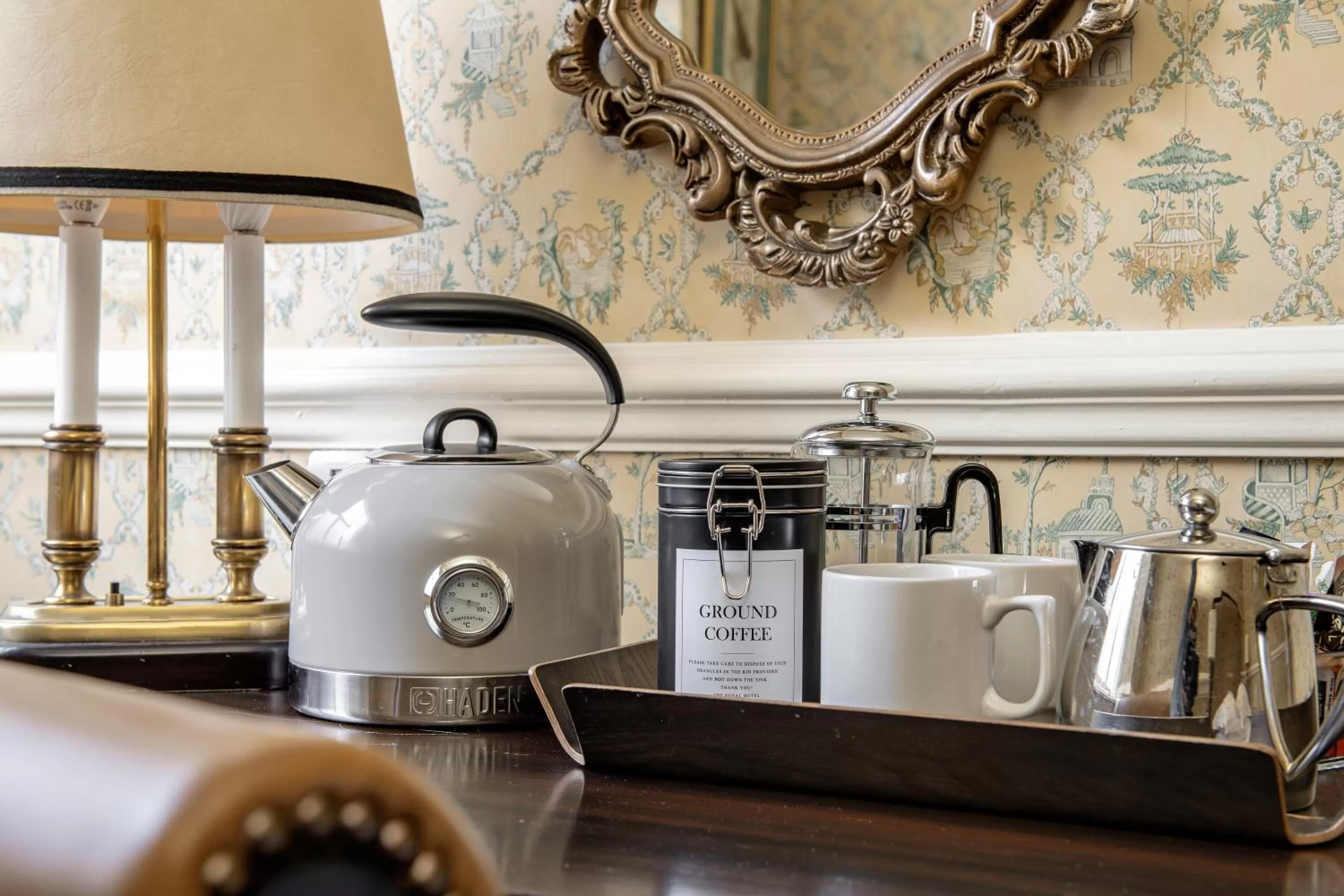 Coffee/tea facilities in Royal Hotel