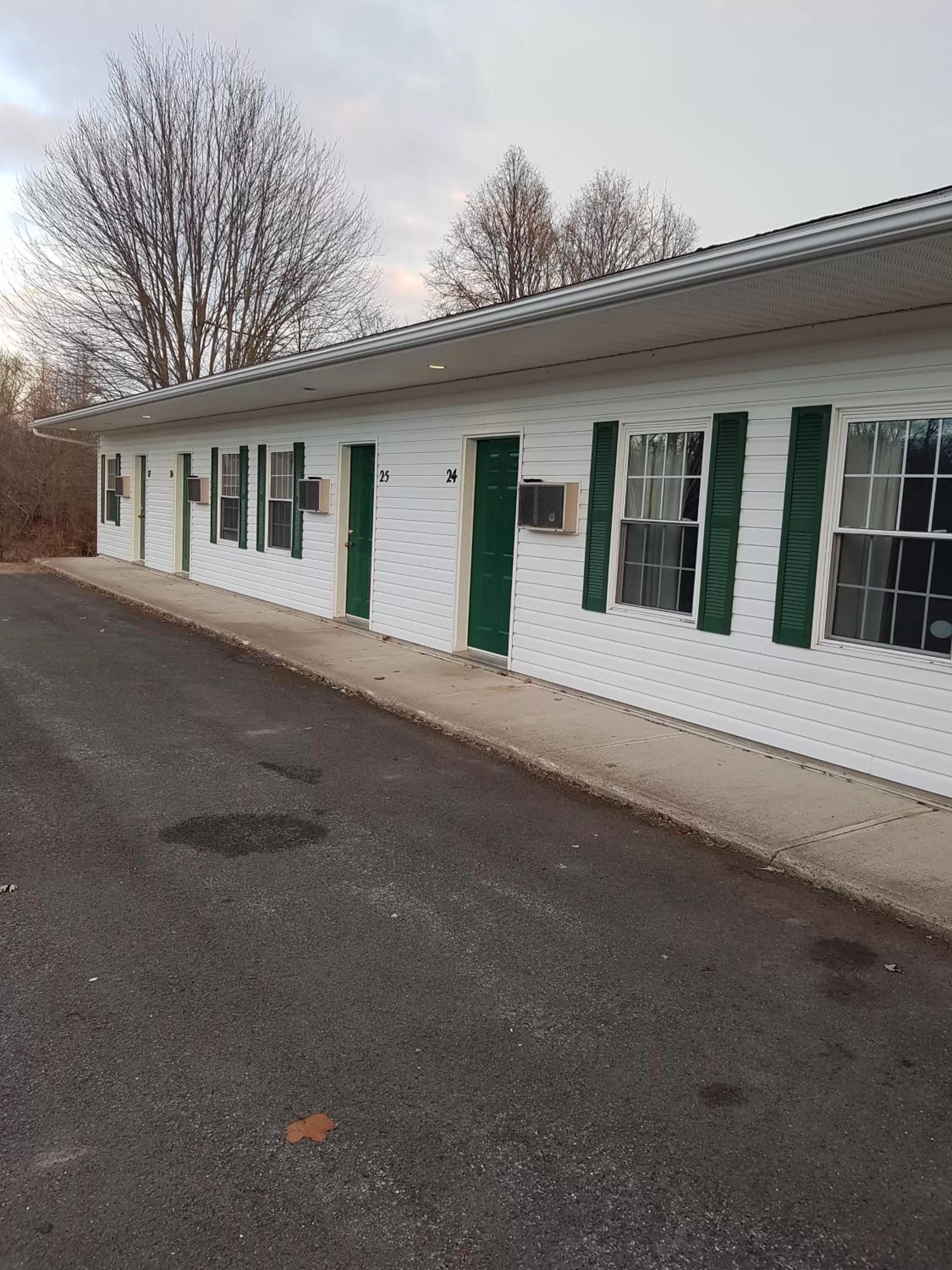 Property Building in Covered Bridge Inn & Suites