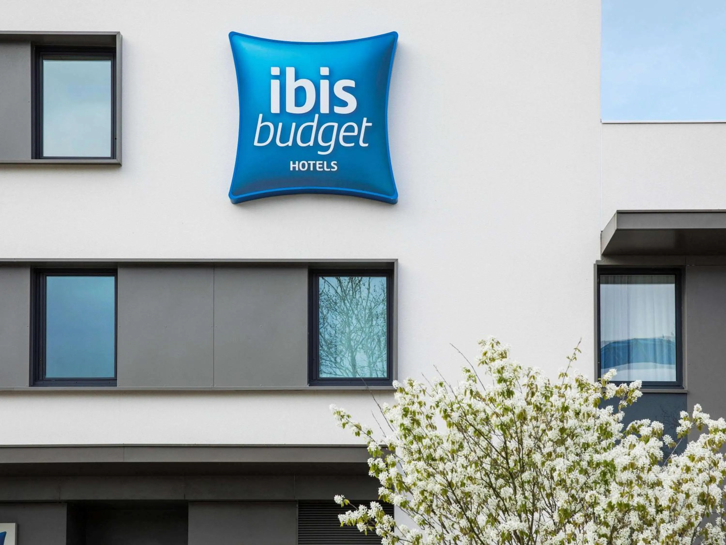 Property building in ibis budget Saint Quentin Yvelines - Vélodrome