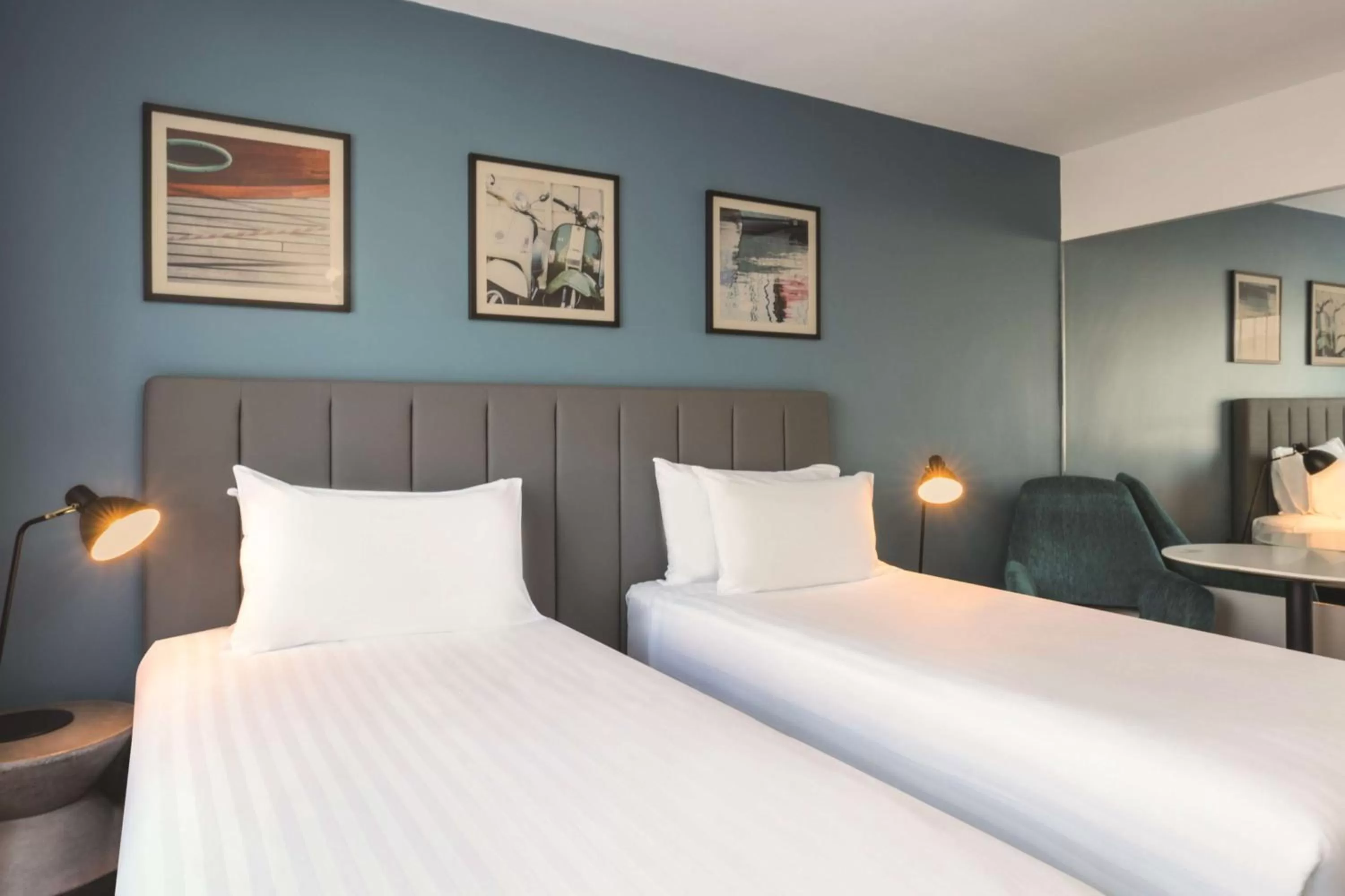 TV and multimedia, Bed in Travelodge Hotel Hobart