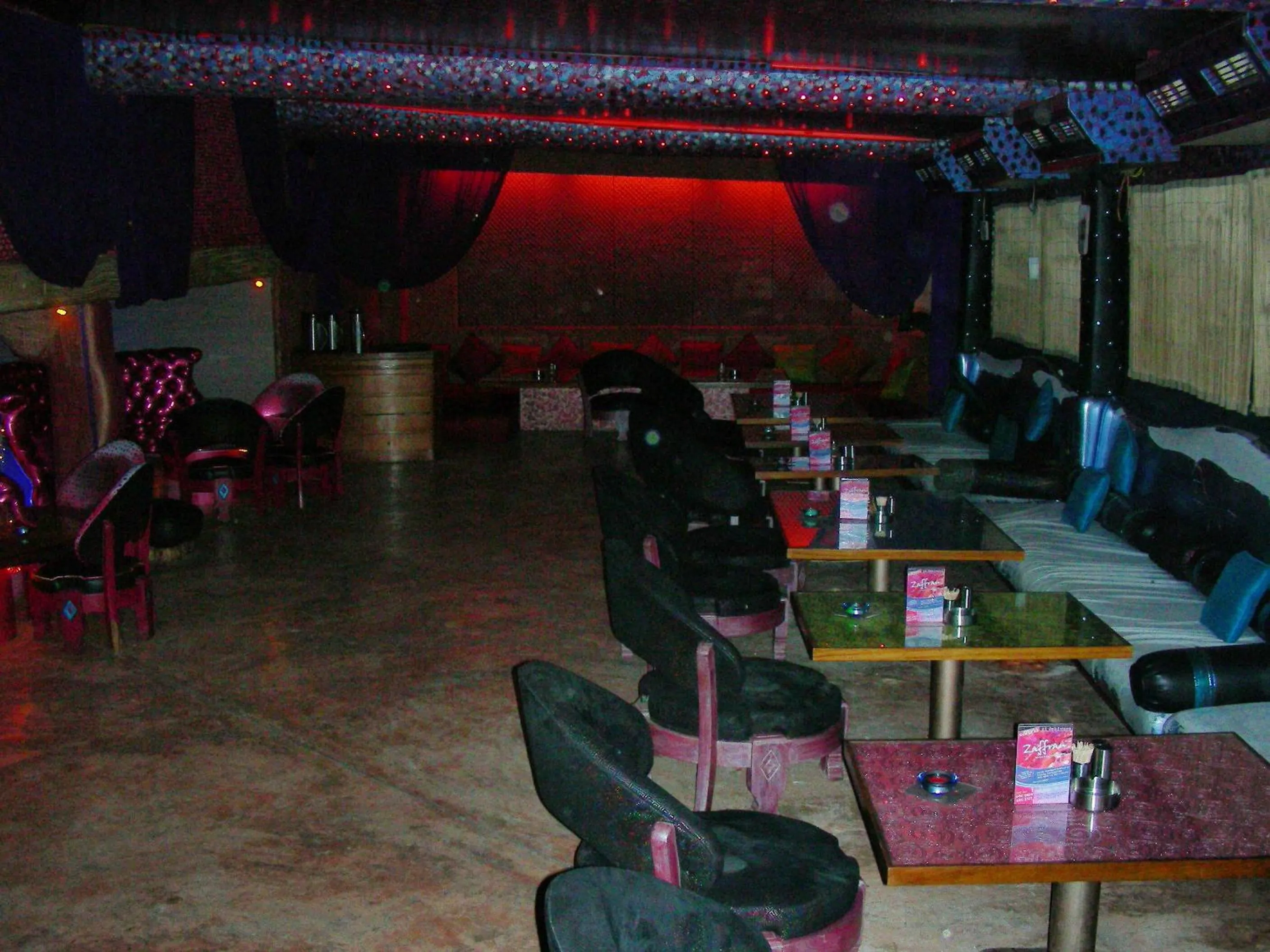 Restaurant/places to eat in Hotel New Bengal