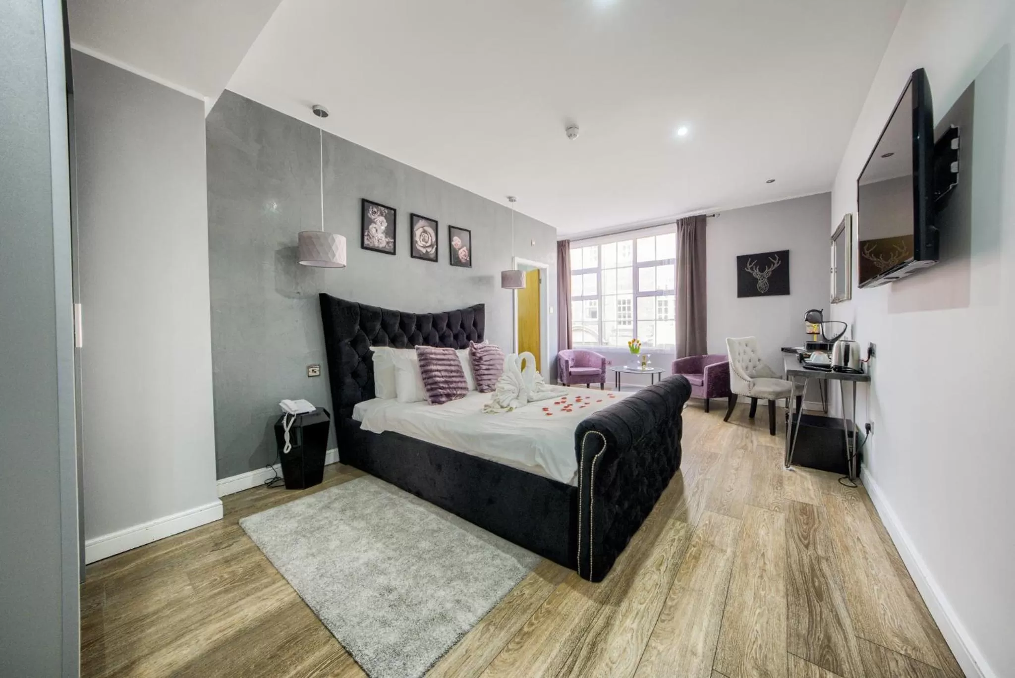 Photo of the whole room, Bed in Villare Leicester City Centre hotel