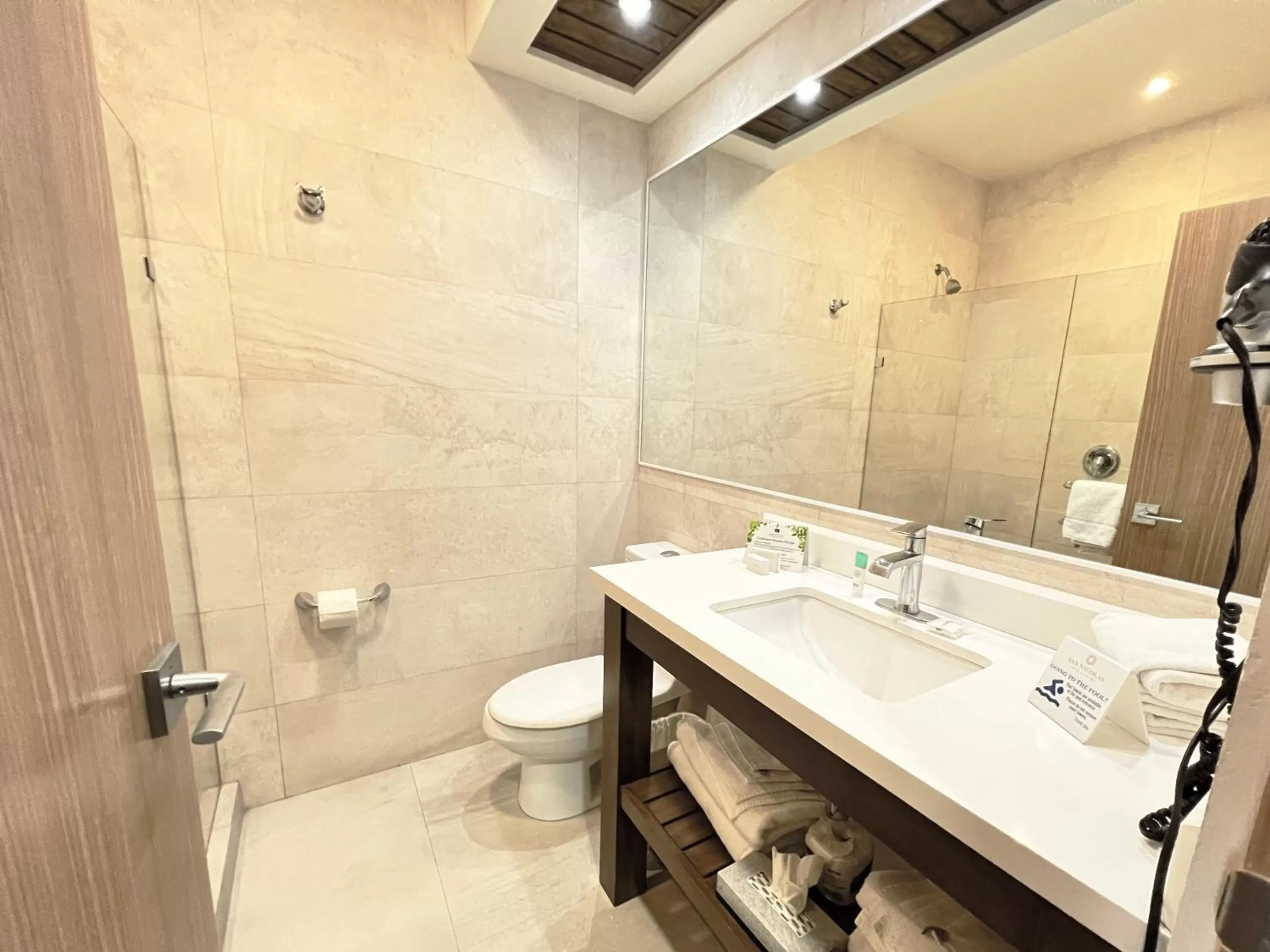 Bathroom in San Nicolas Hotel Casino