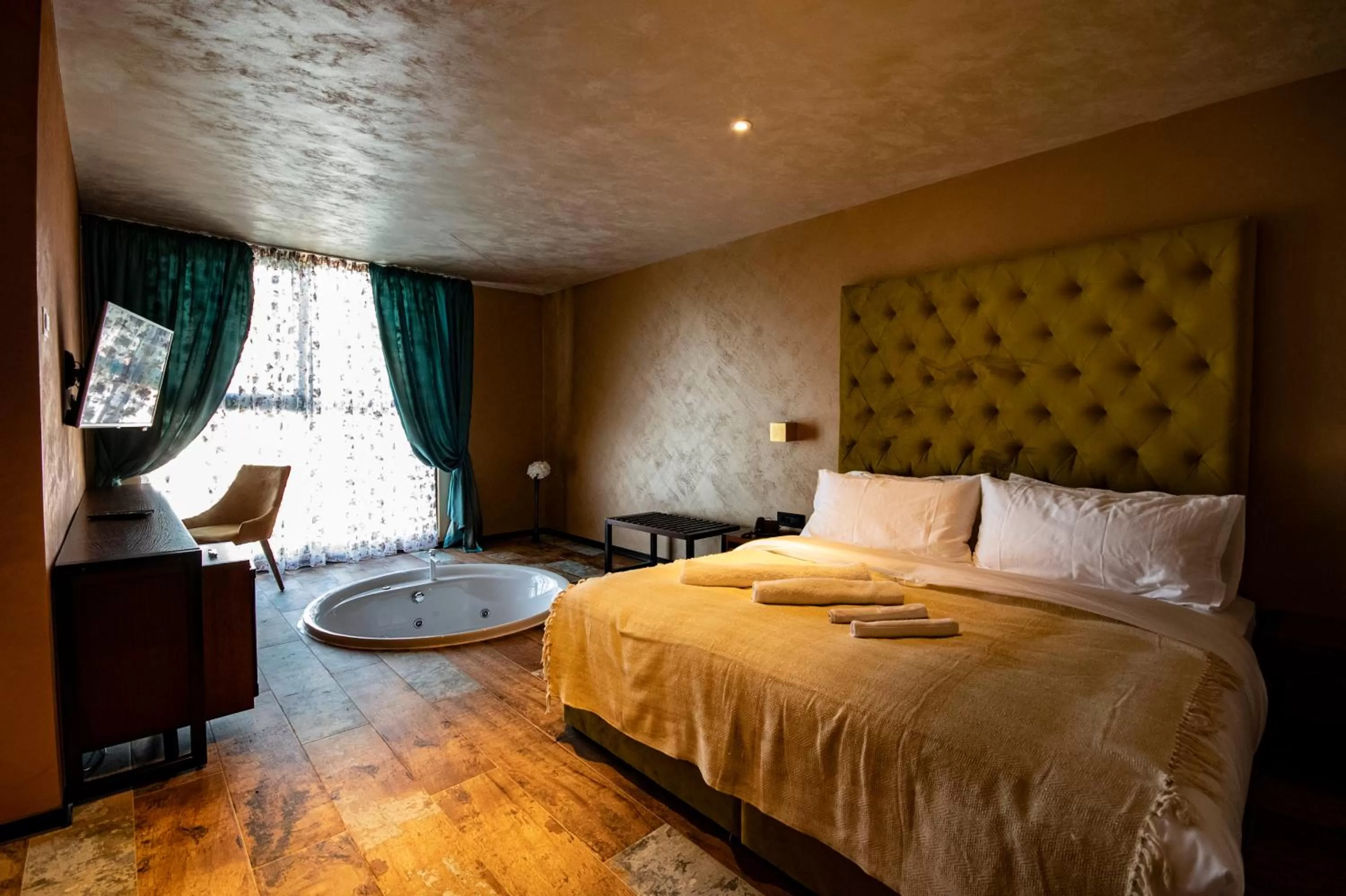 Bedroom, Bed in FLOW