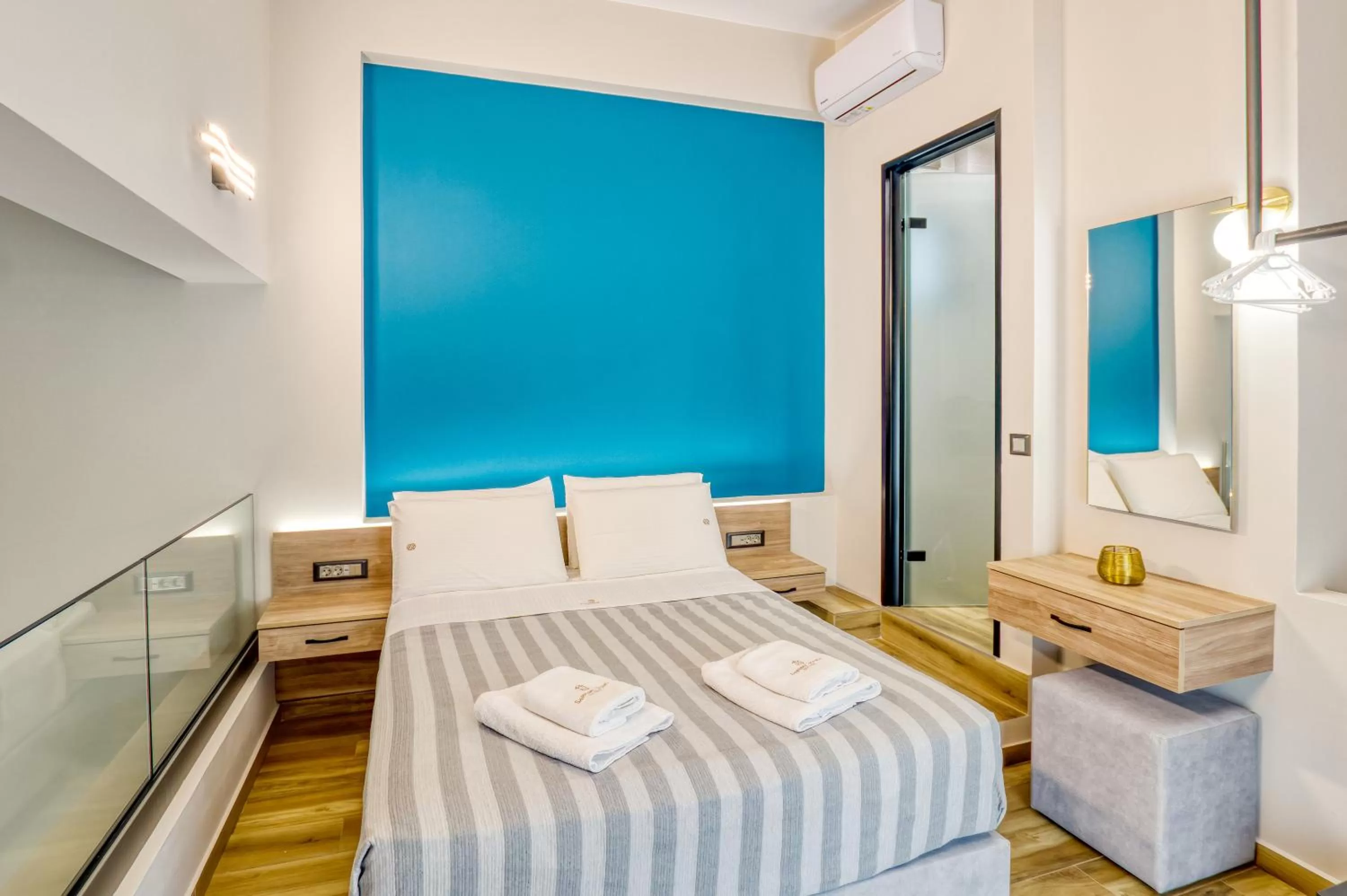 Photo of the whole room, Bed in Sapphire Horizon Suites