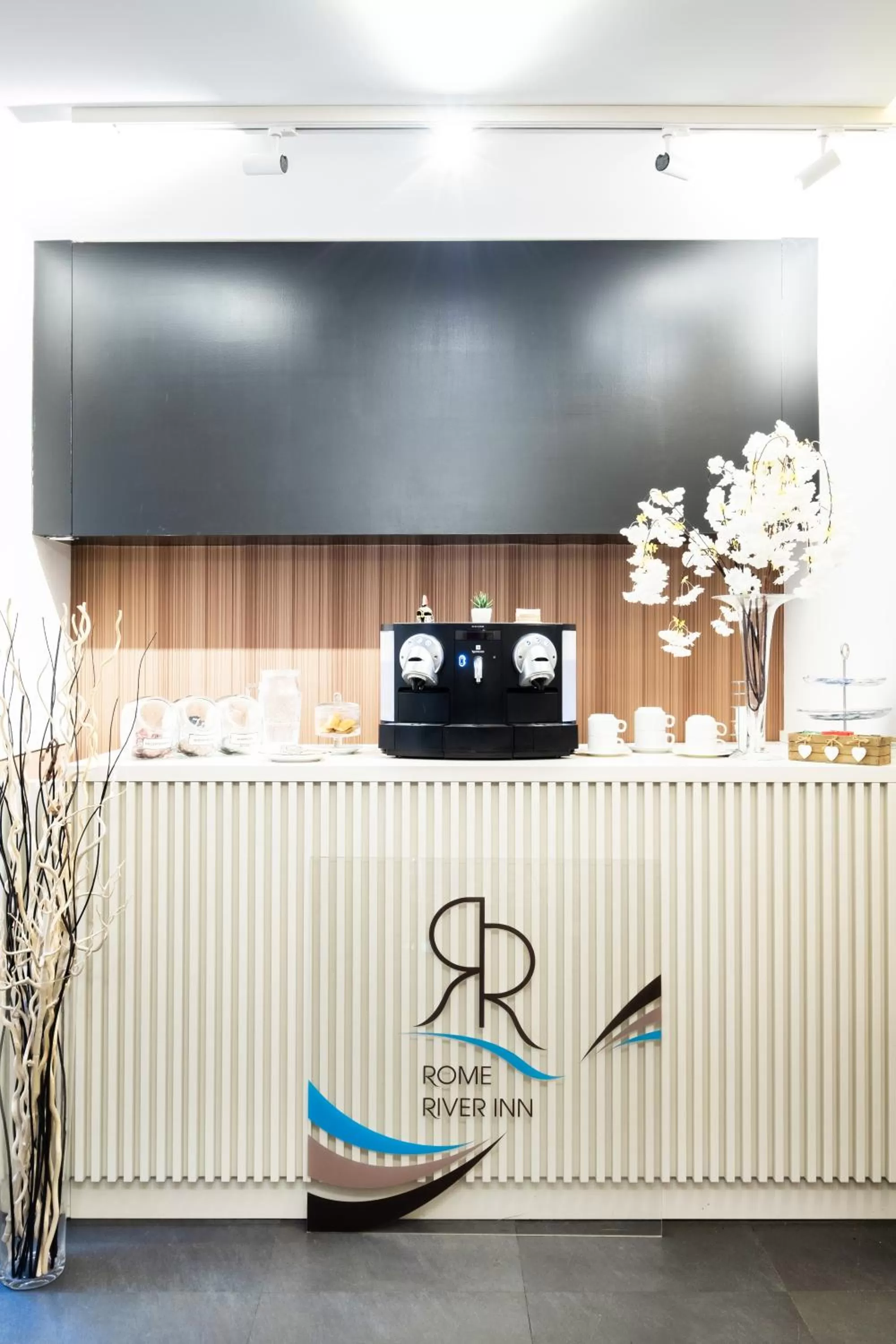 Communal lounge/ TV room in Rome River Inn