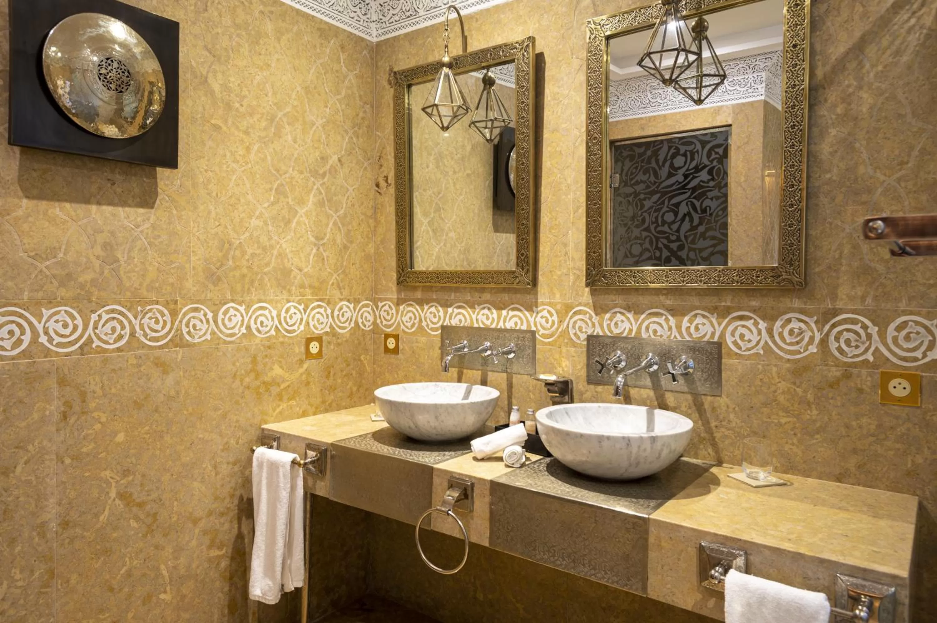 Bathroom in Maria Towers , Palais Table d'hôtes & SPA