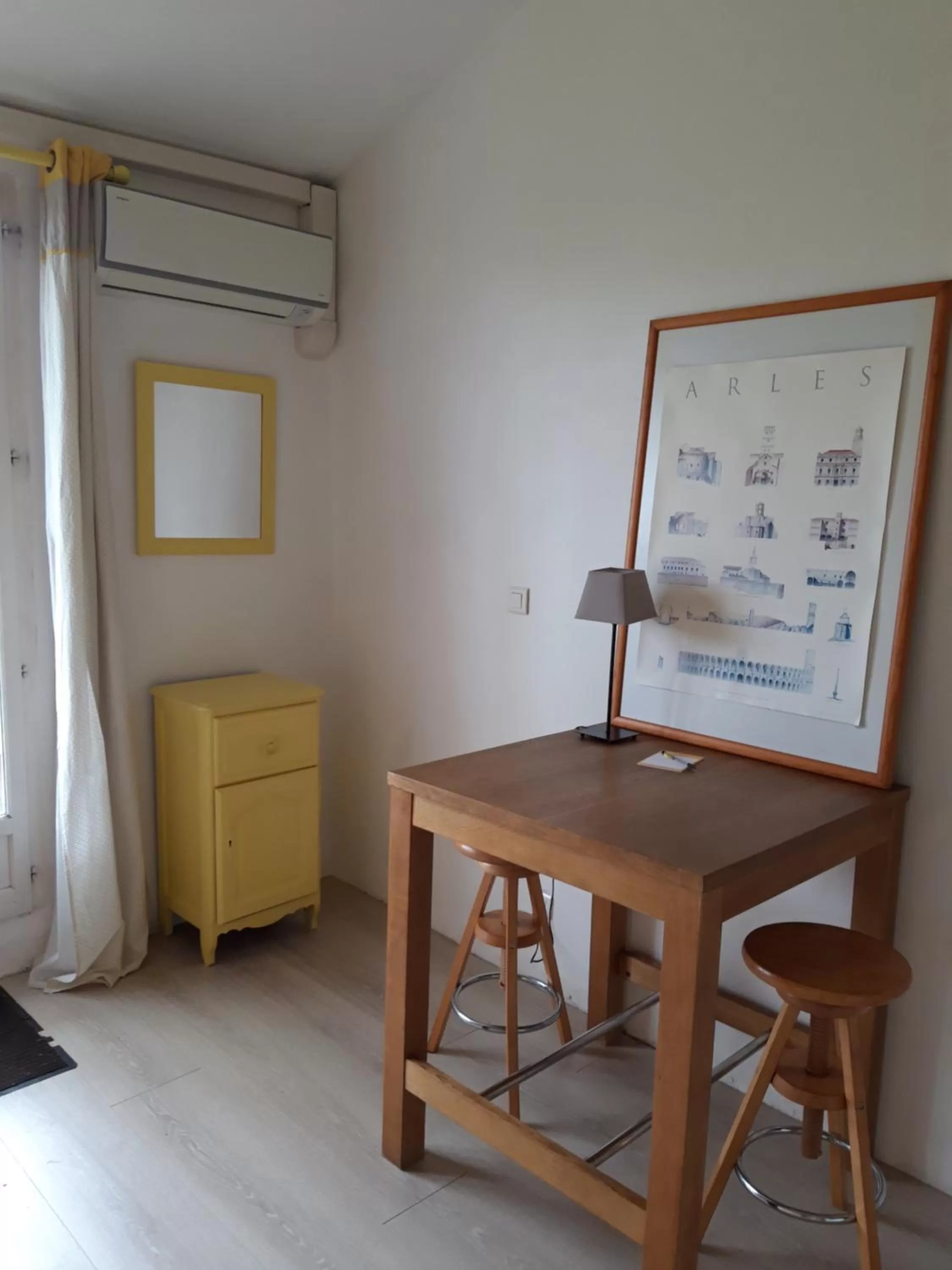 Photo of the whole room in Chambres d'Hôtes Aux Tournesols