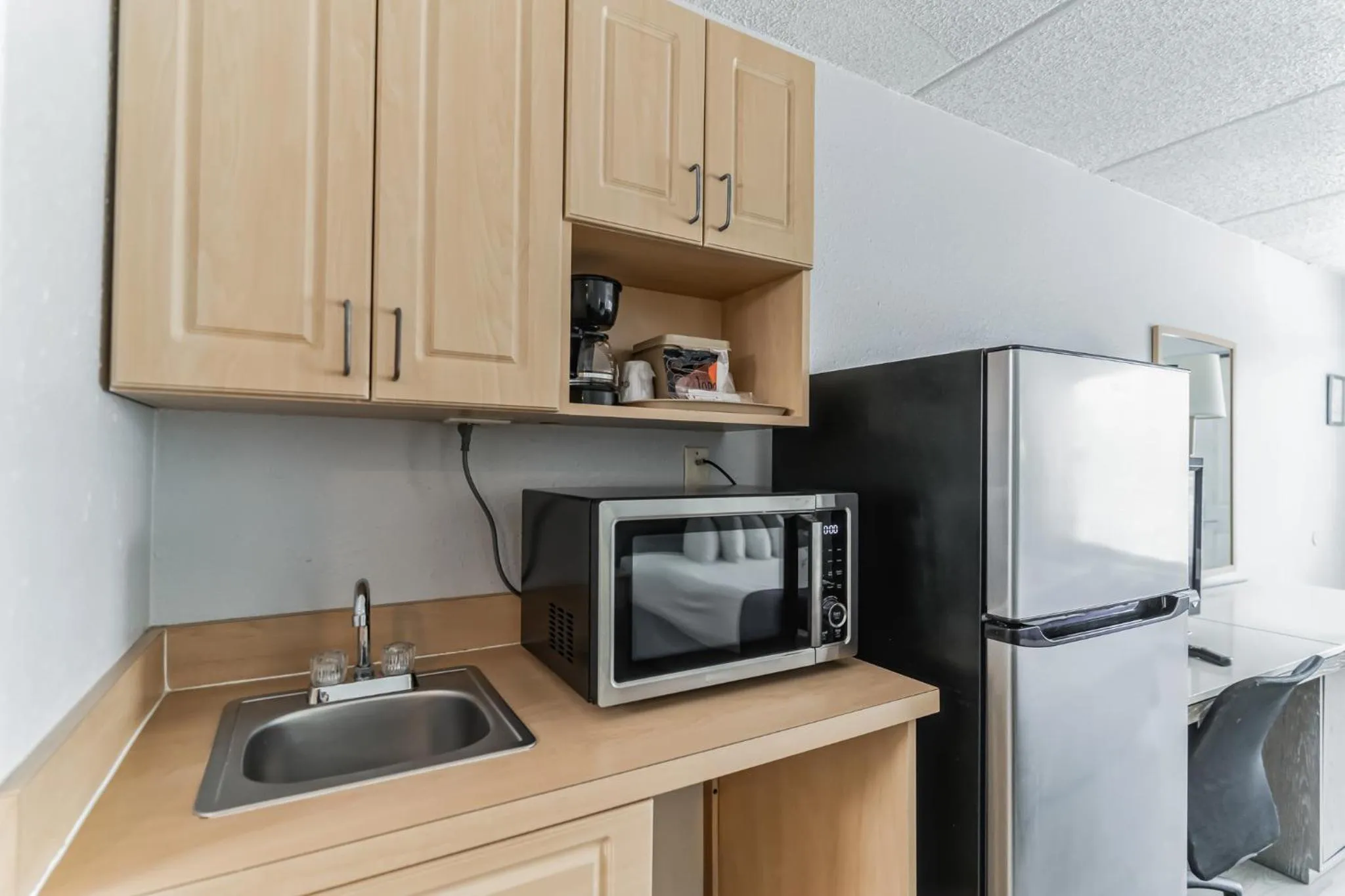 Coffee/tea facilities, Kitchen/Kitchenette in Vivo Living Kissimmee West