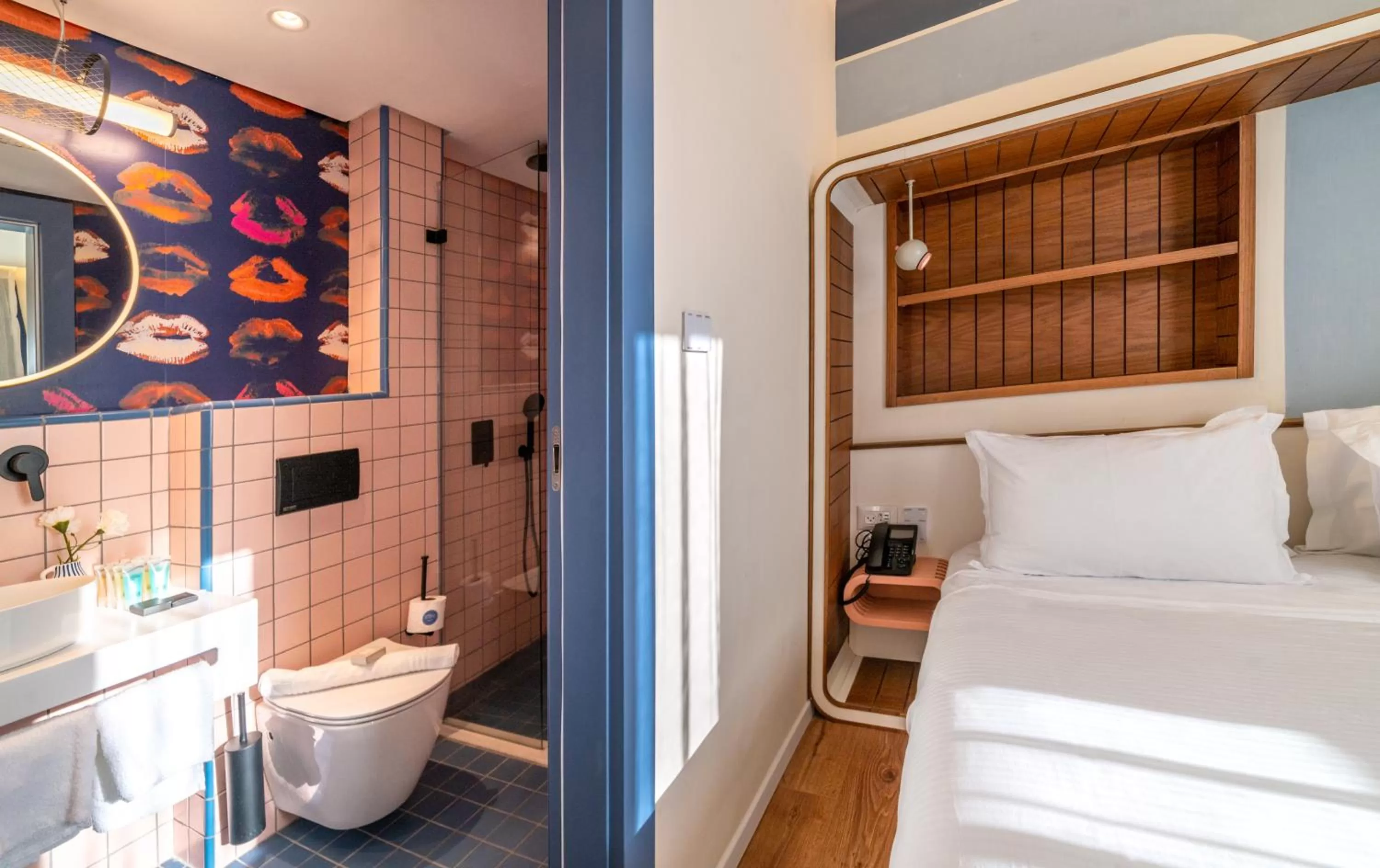 Bathroom, Bed in Stay Eilat