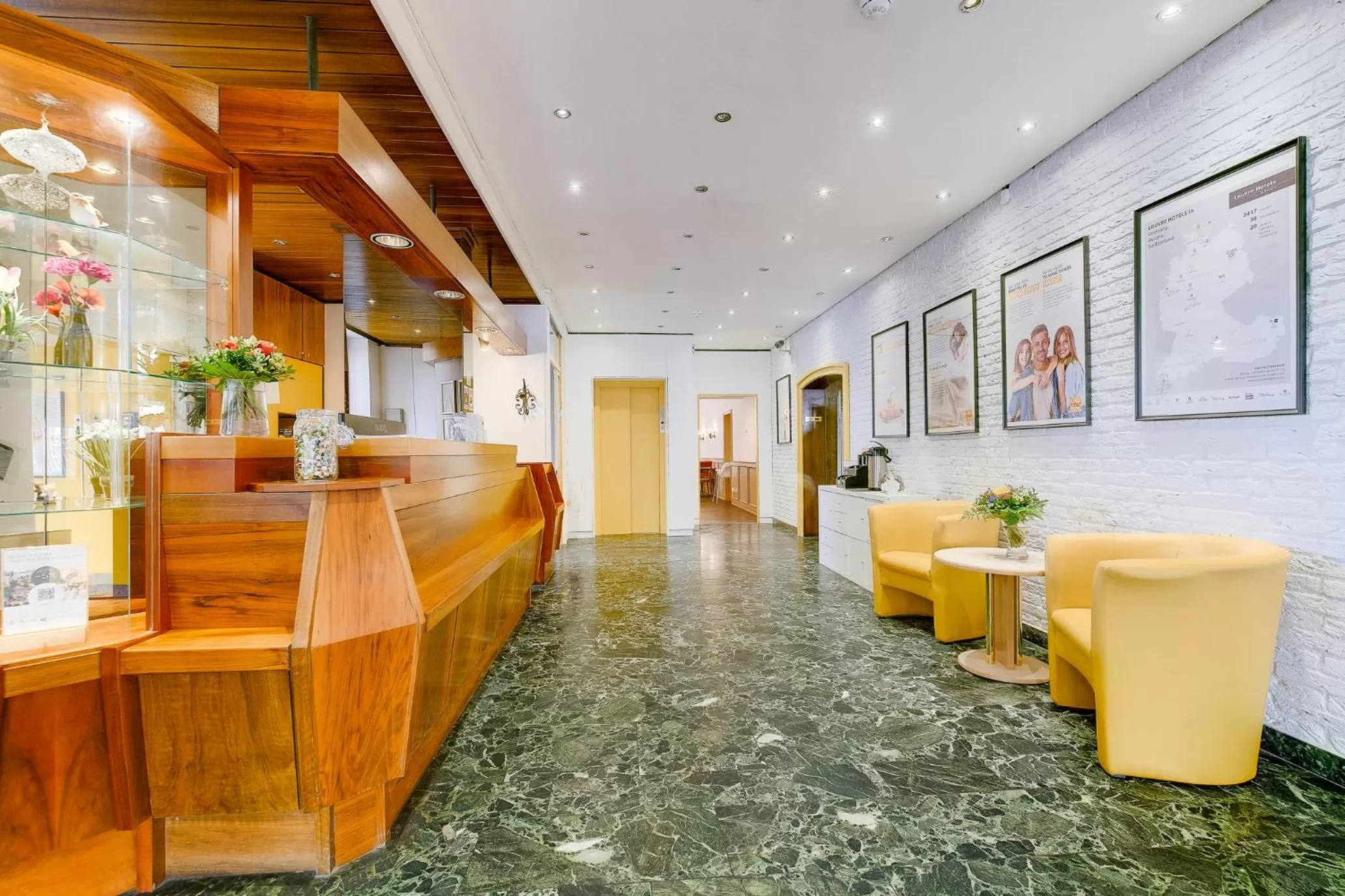 Lobby or reception in Hotel Hannover Airport by Premiere Classe