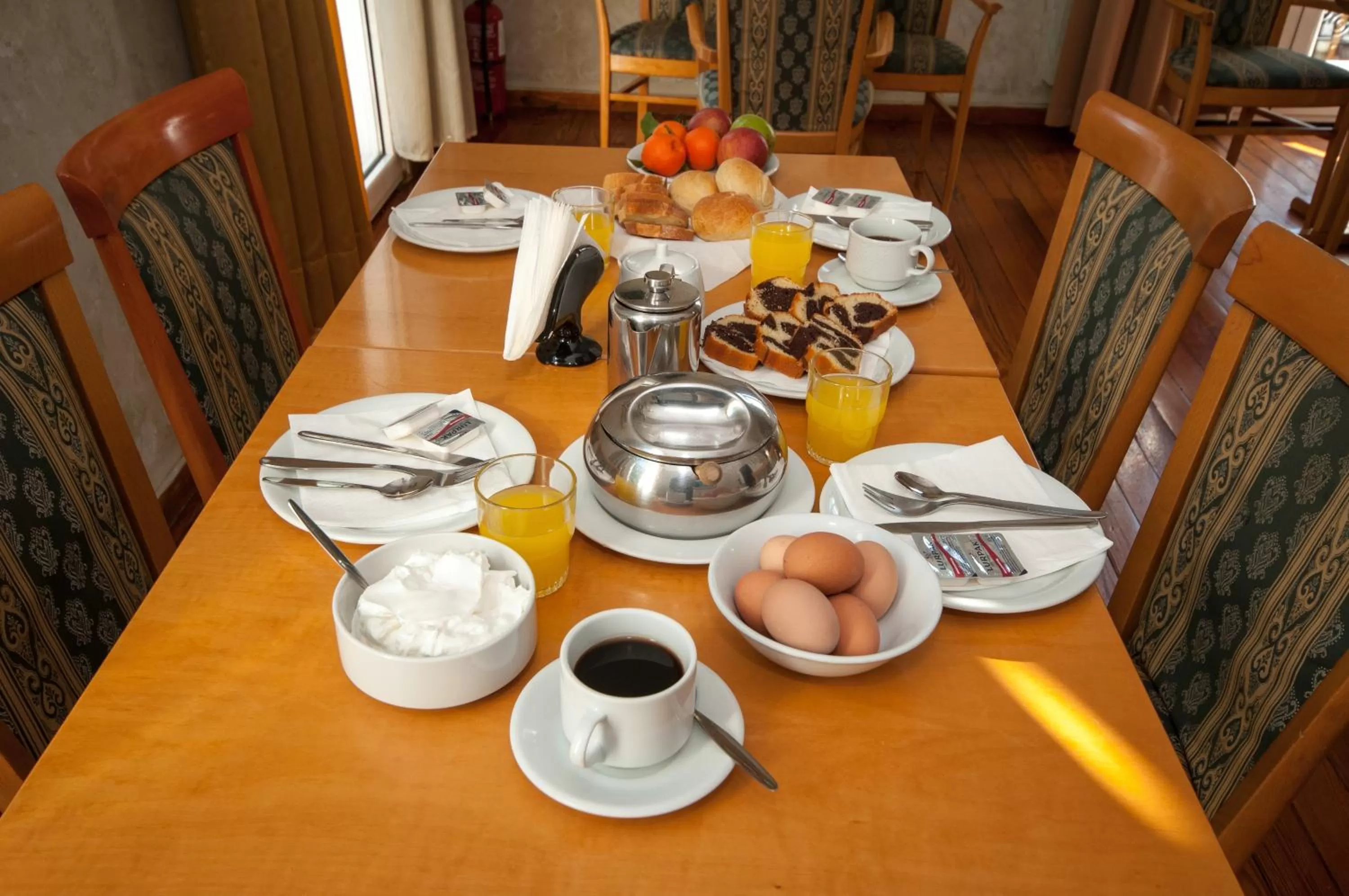 Coffee/tea facilities in Cecil Hotel