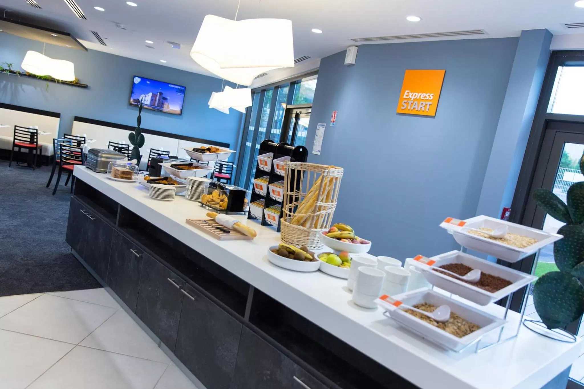 Breakfast in Holiday Inn Express Toulon - Est by IHG