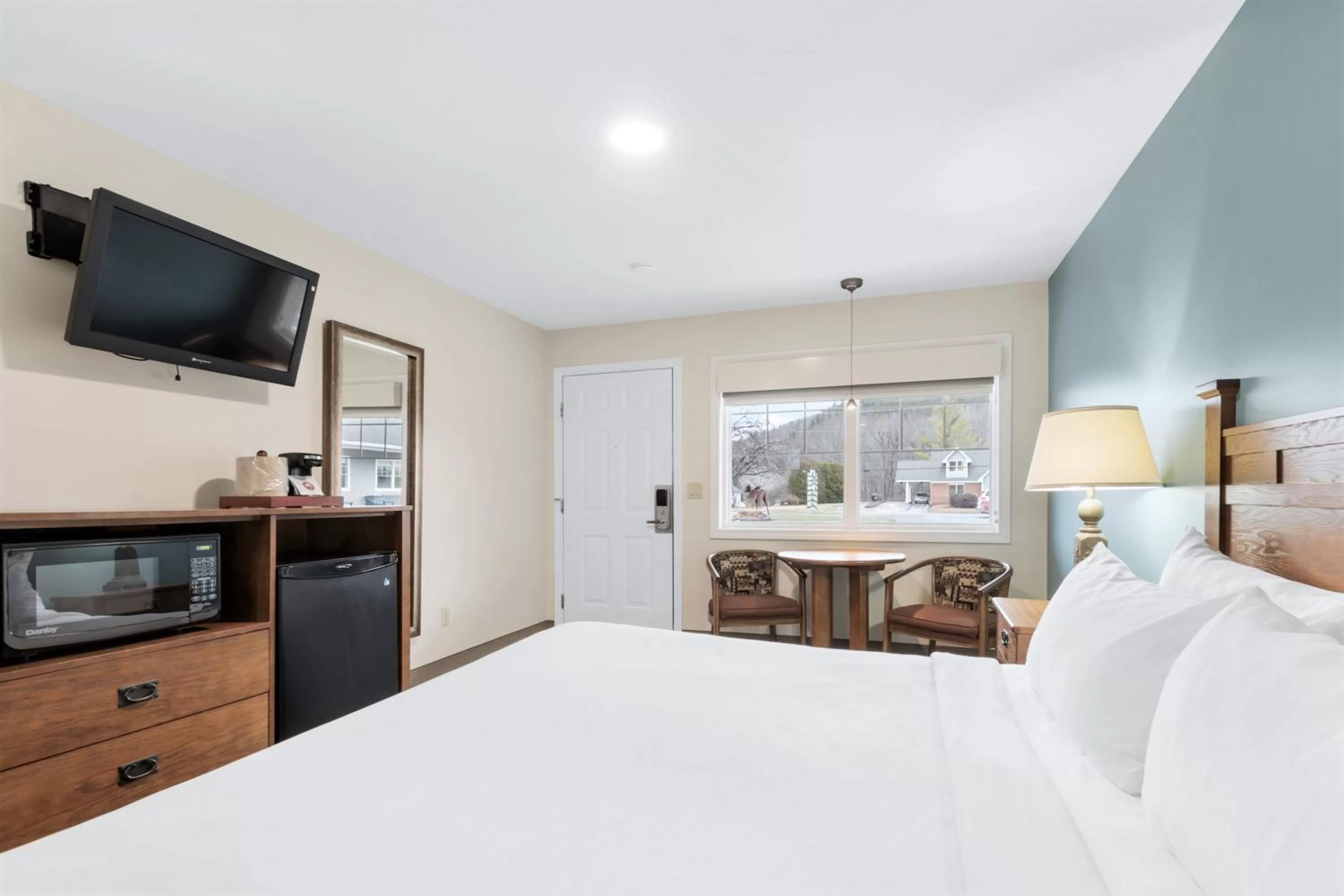 Bed in Top Notch Inn