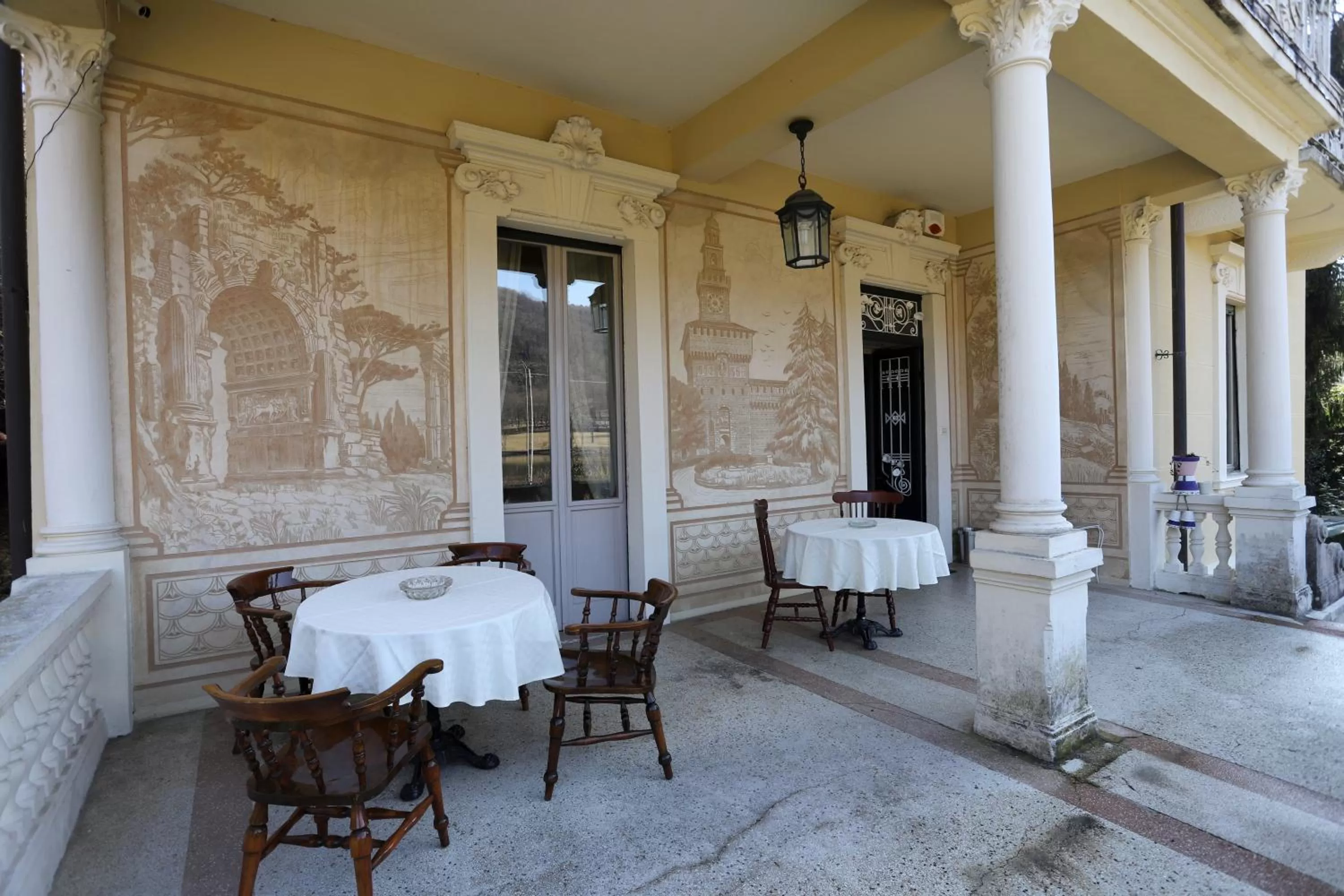 Patio in La Villa del Lago