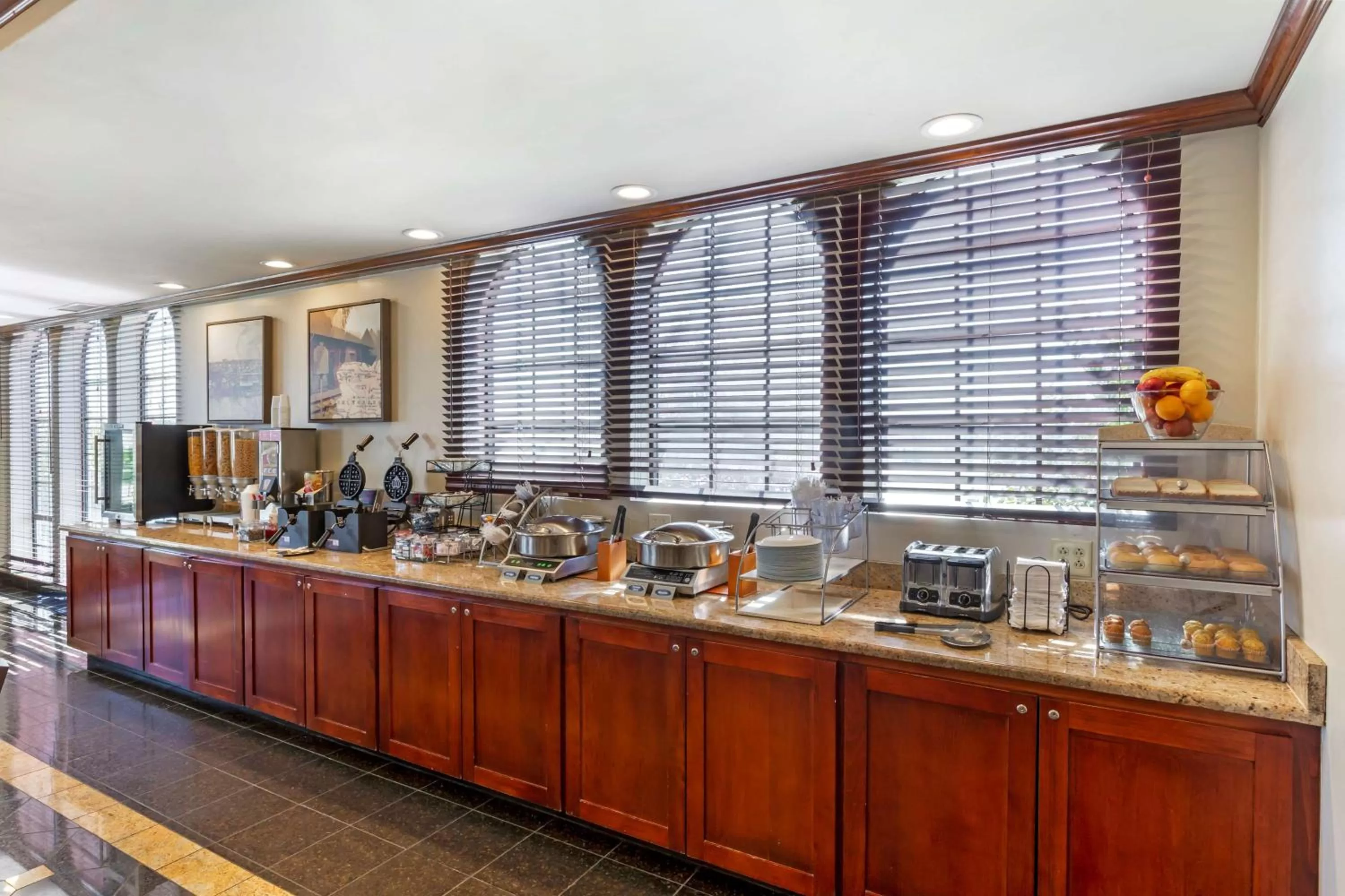 Breakfast in Best Western Plus South Hill Inn