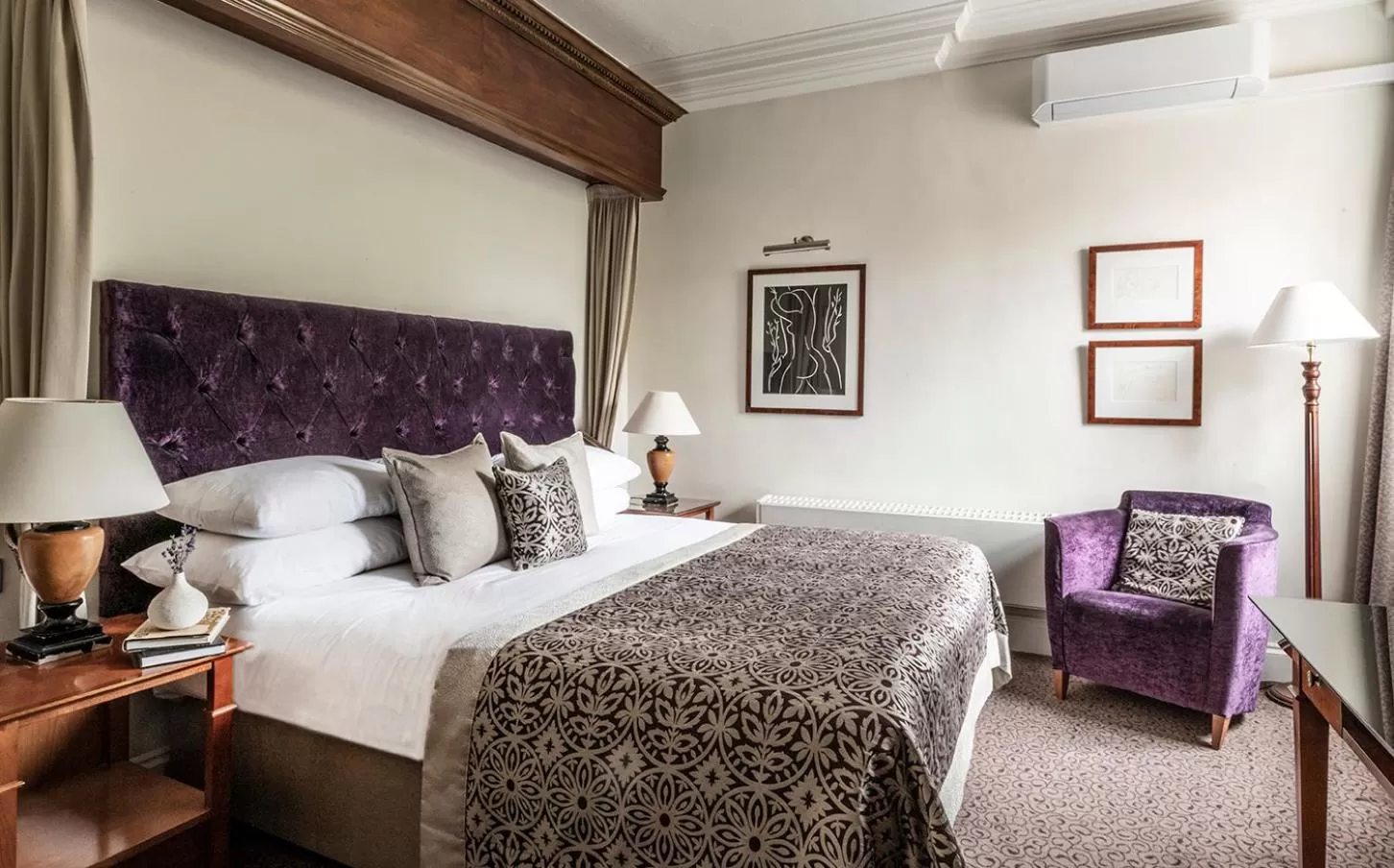 Bed in Brandshatch Place Hotel & Spa