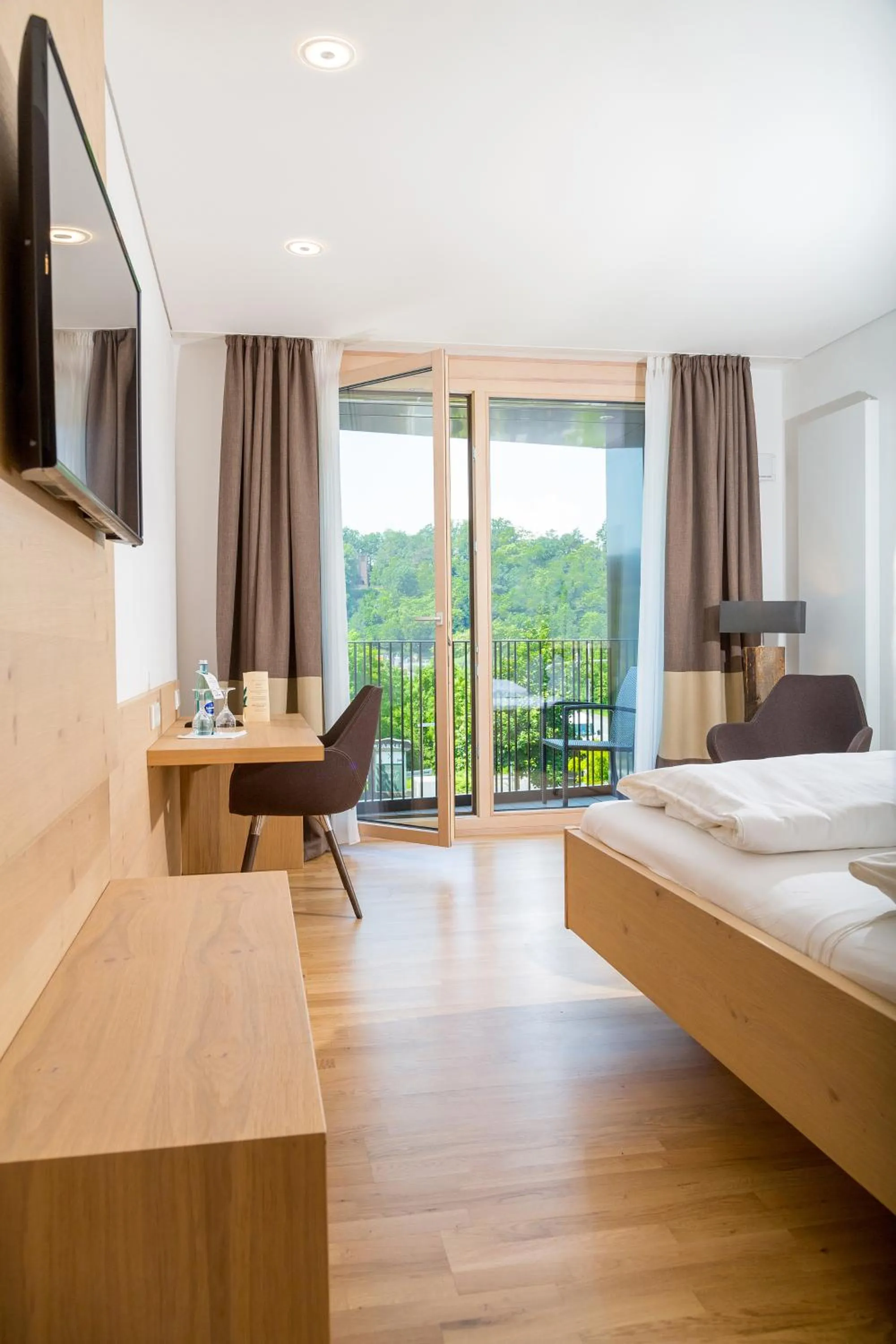 TV and multimedia, Bed in Hotel Zur Schönen Aussicht