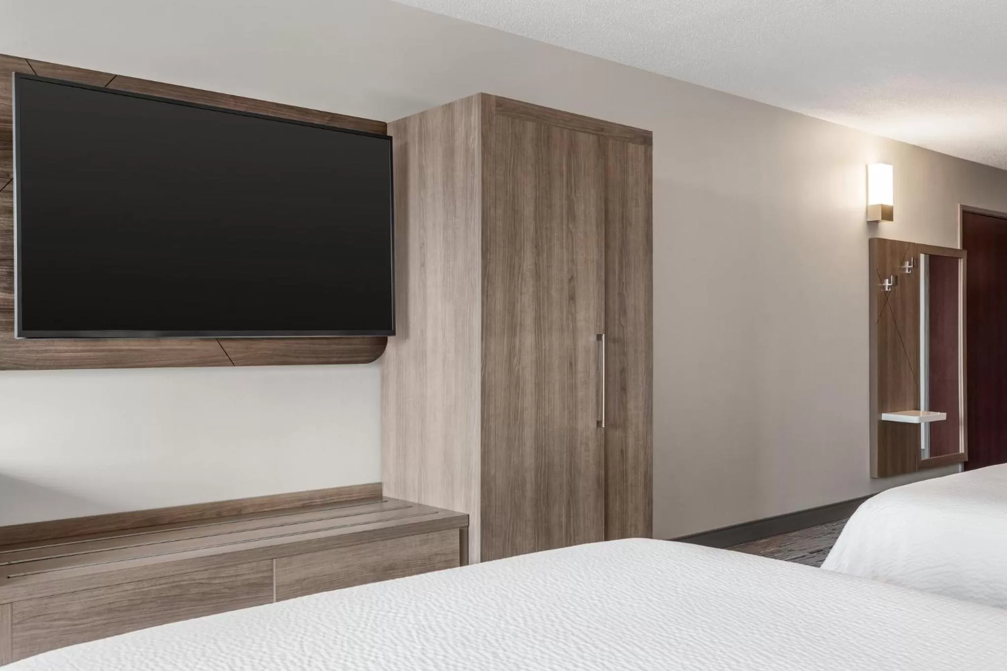 Photo of the whole room, Bed in Holiday Inn Express & Suites East Greenbush Albany-Skyline by IHG