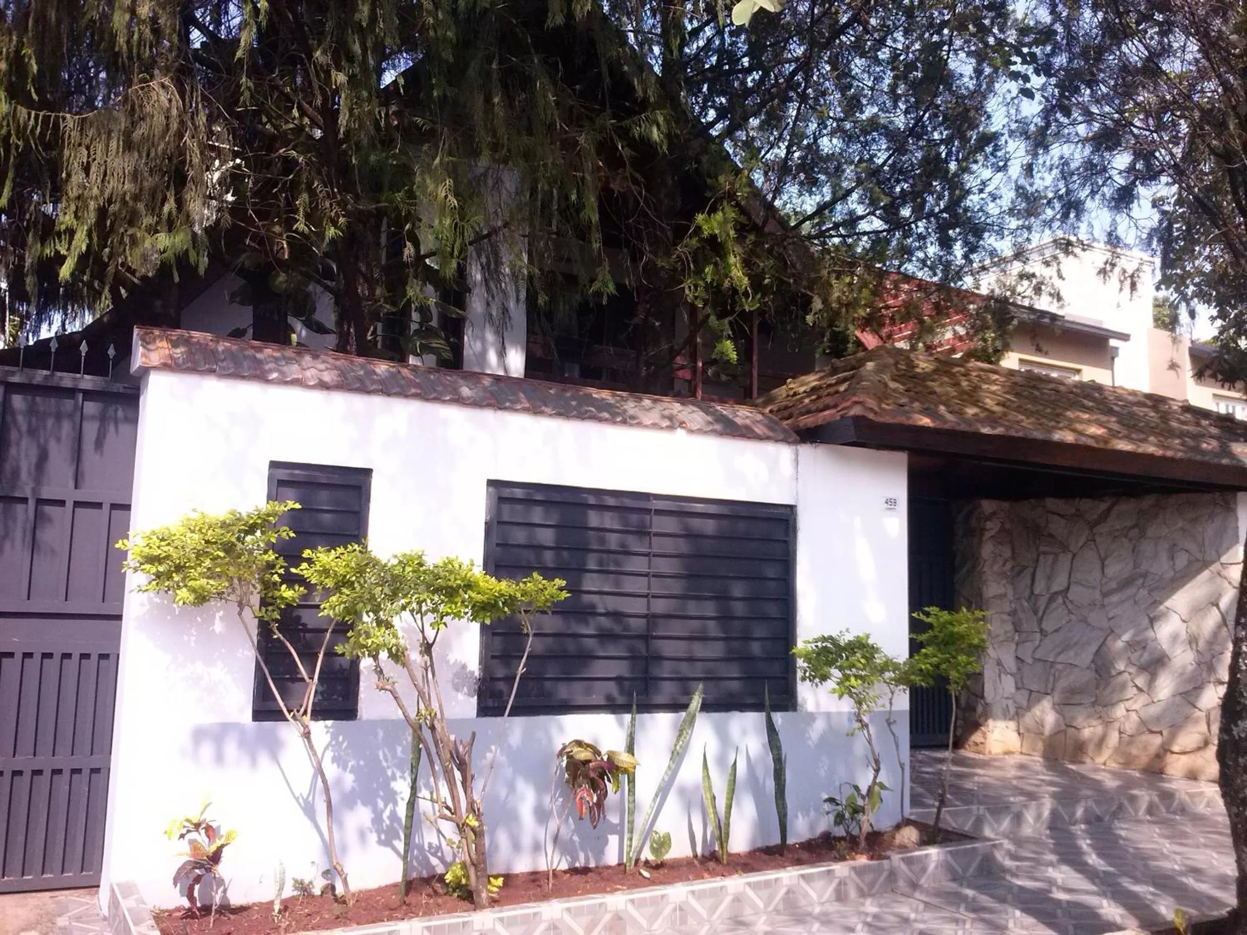 Property building in Petit Hotel Caraguata