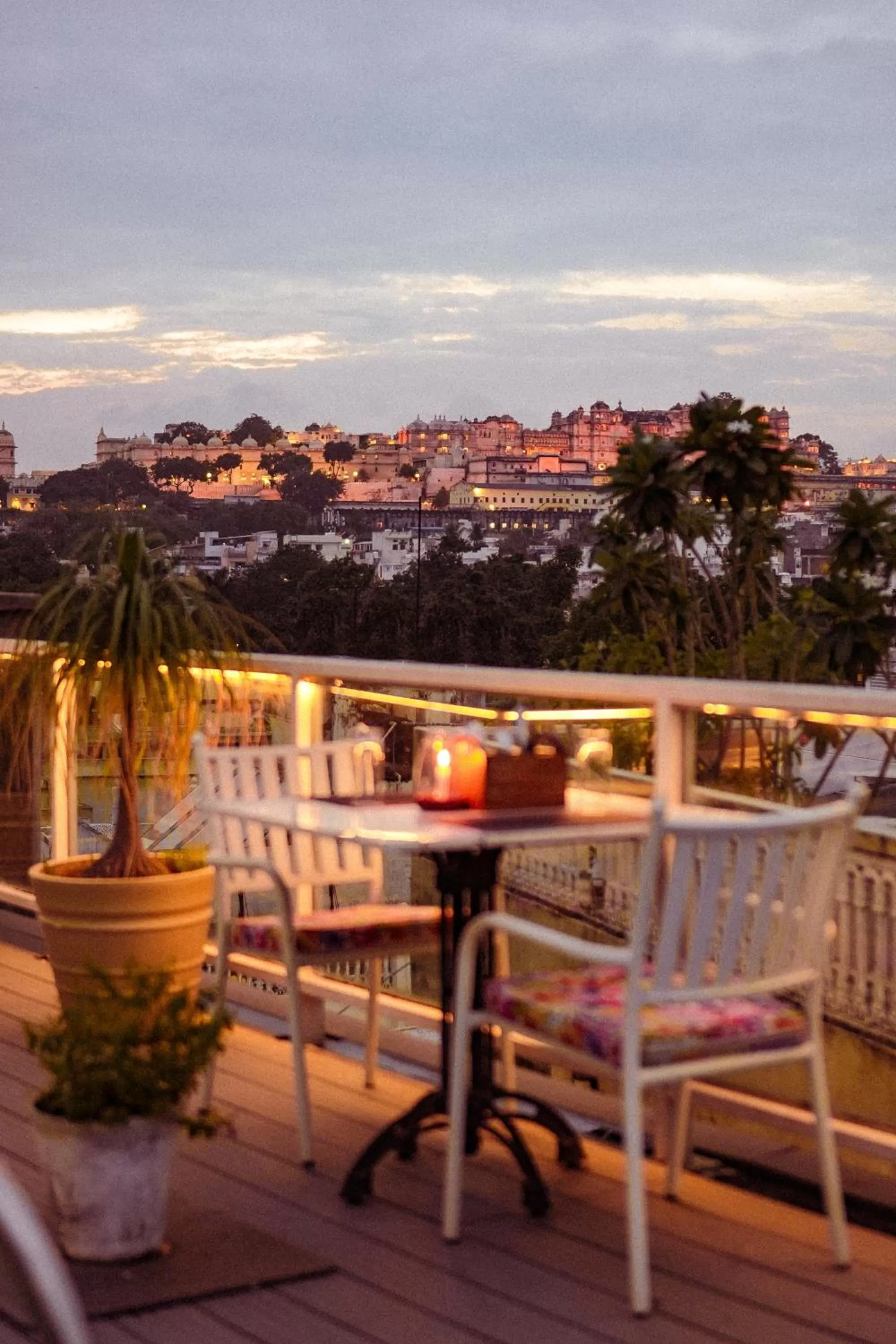 Restaurant/places to eat in Tripli Hotels Shiv Villas