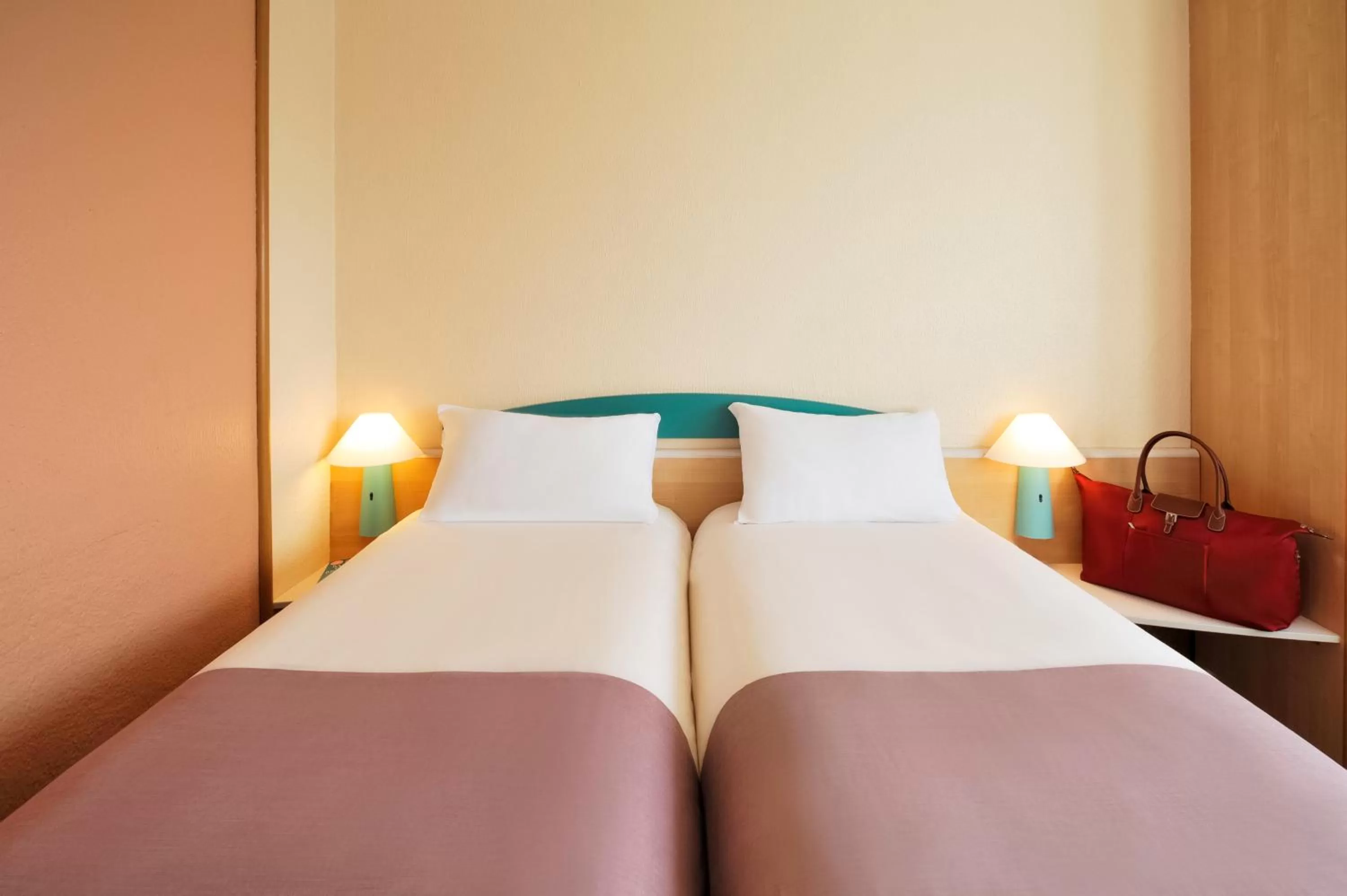 Bed in ibis Charleroi Centre Gare