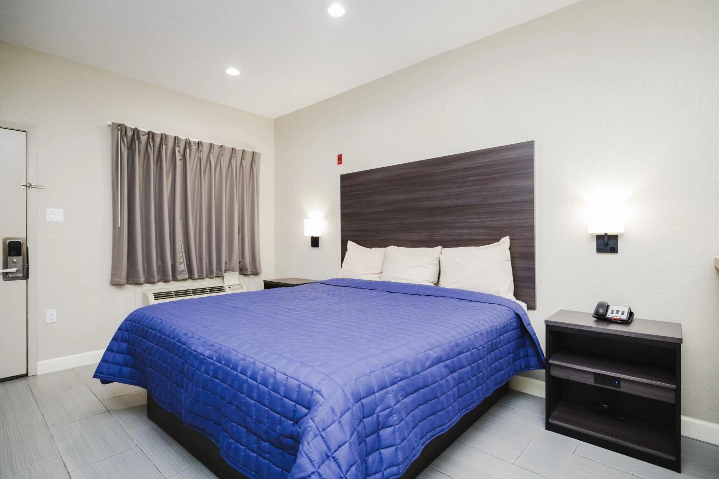 Bed in Winchester Inn and Suites Humble/IAH/North Houston