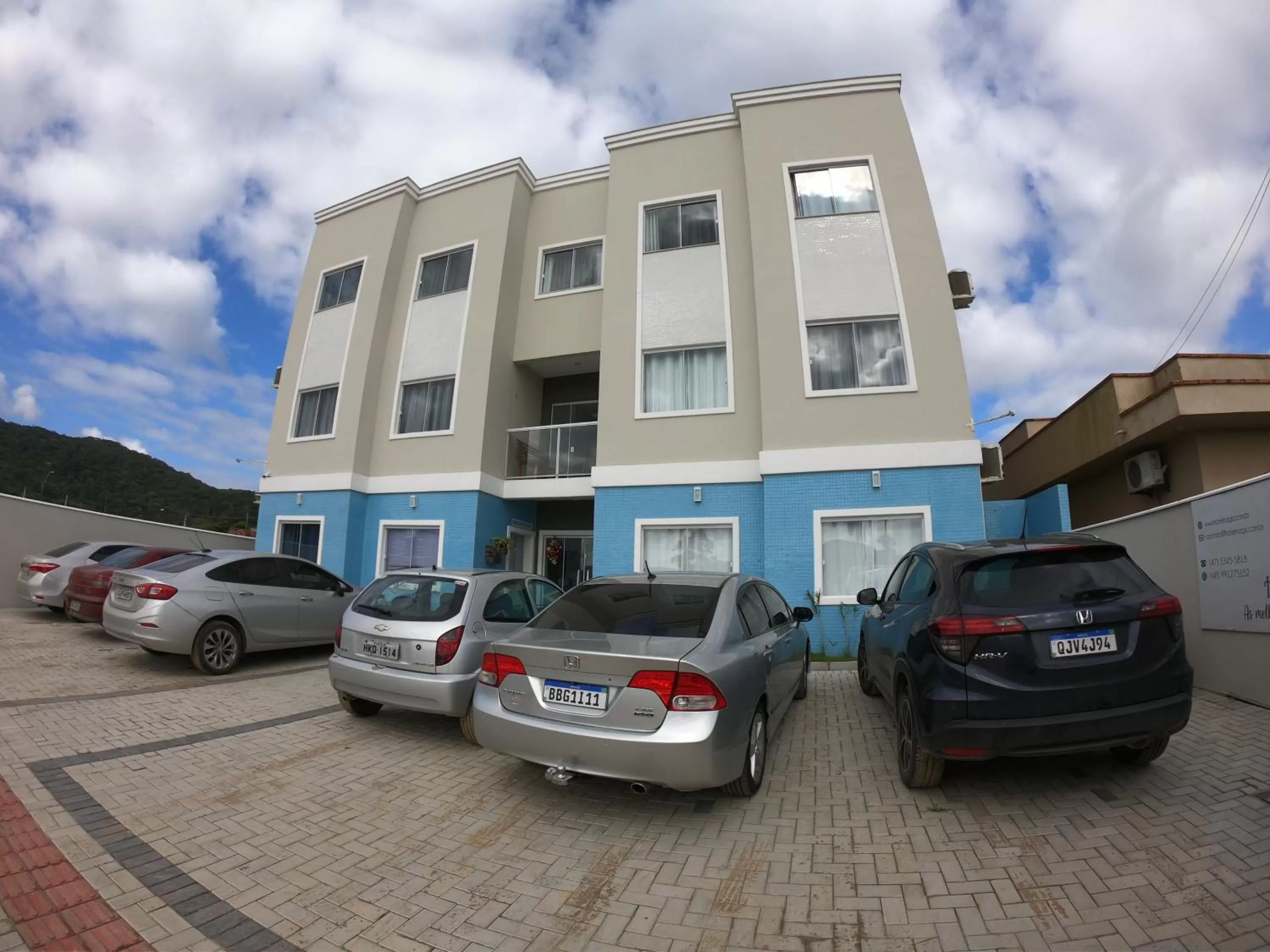 Property building in Hotel e Pousada Magic