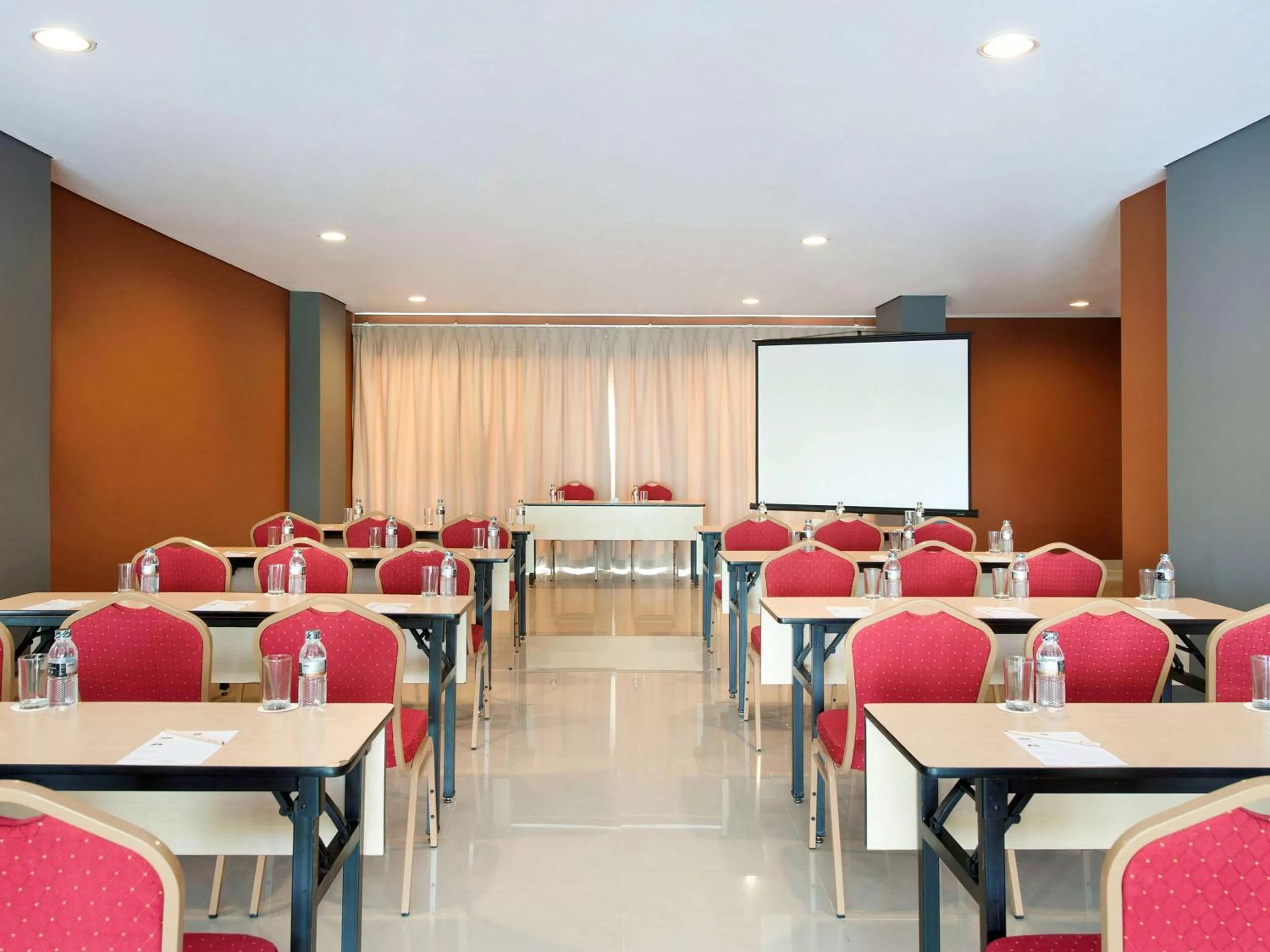 Meeting/conference room in Ibis Budget Jakarta Daan Mogot