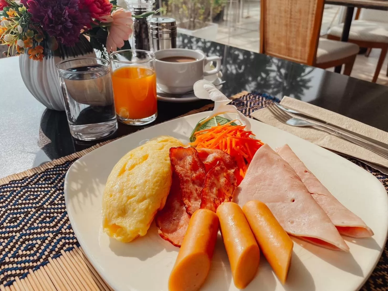 Breakfast in Hotel De Khuvieng