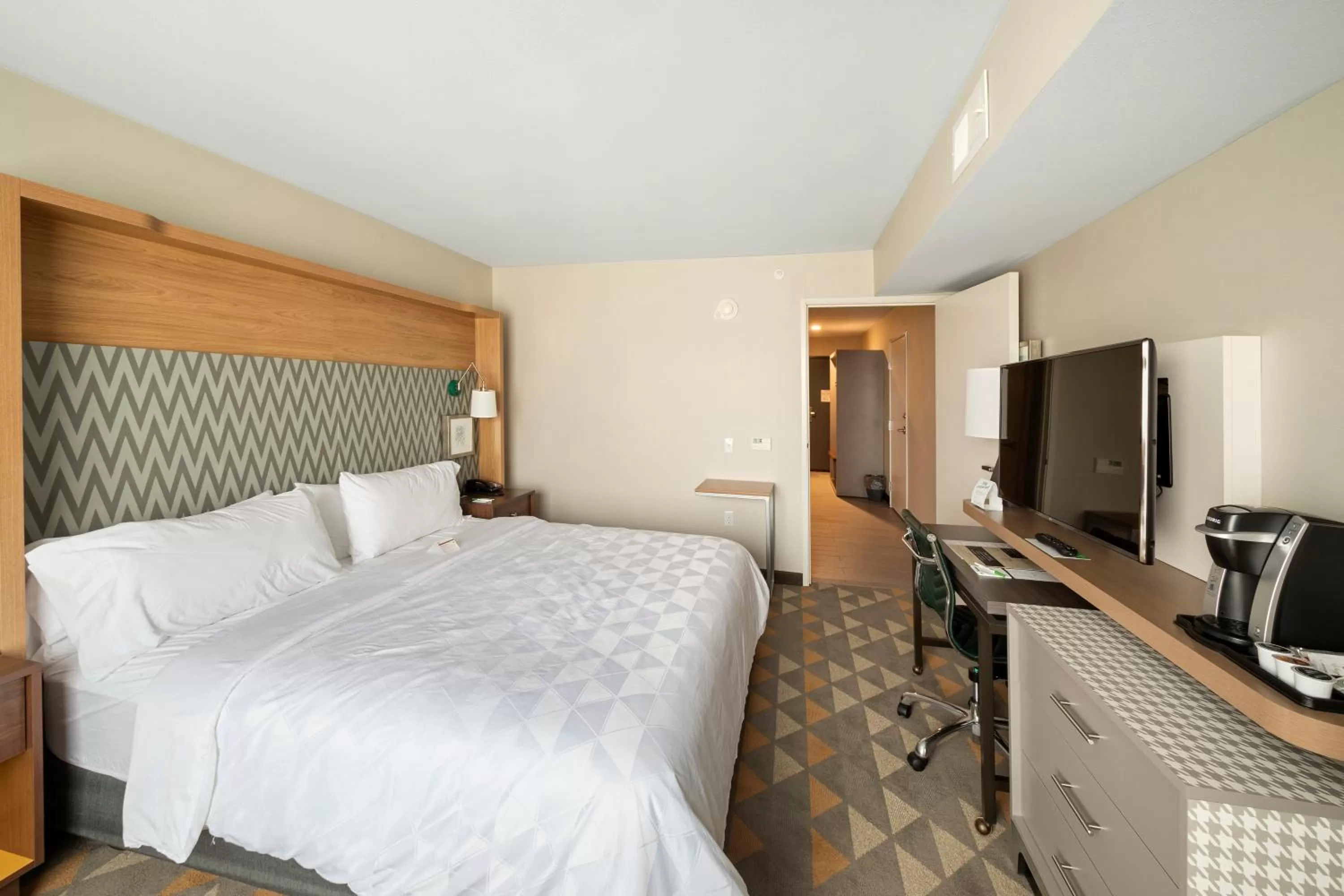 Bed in Holiday Inn & Suites Decatur-Forsyth by IHG