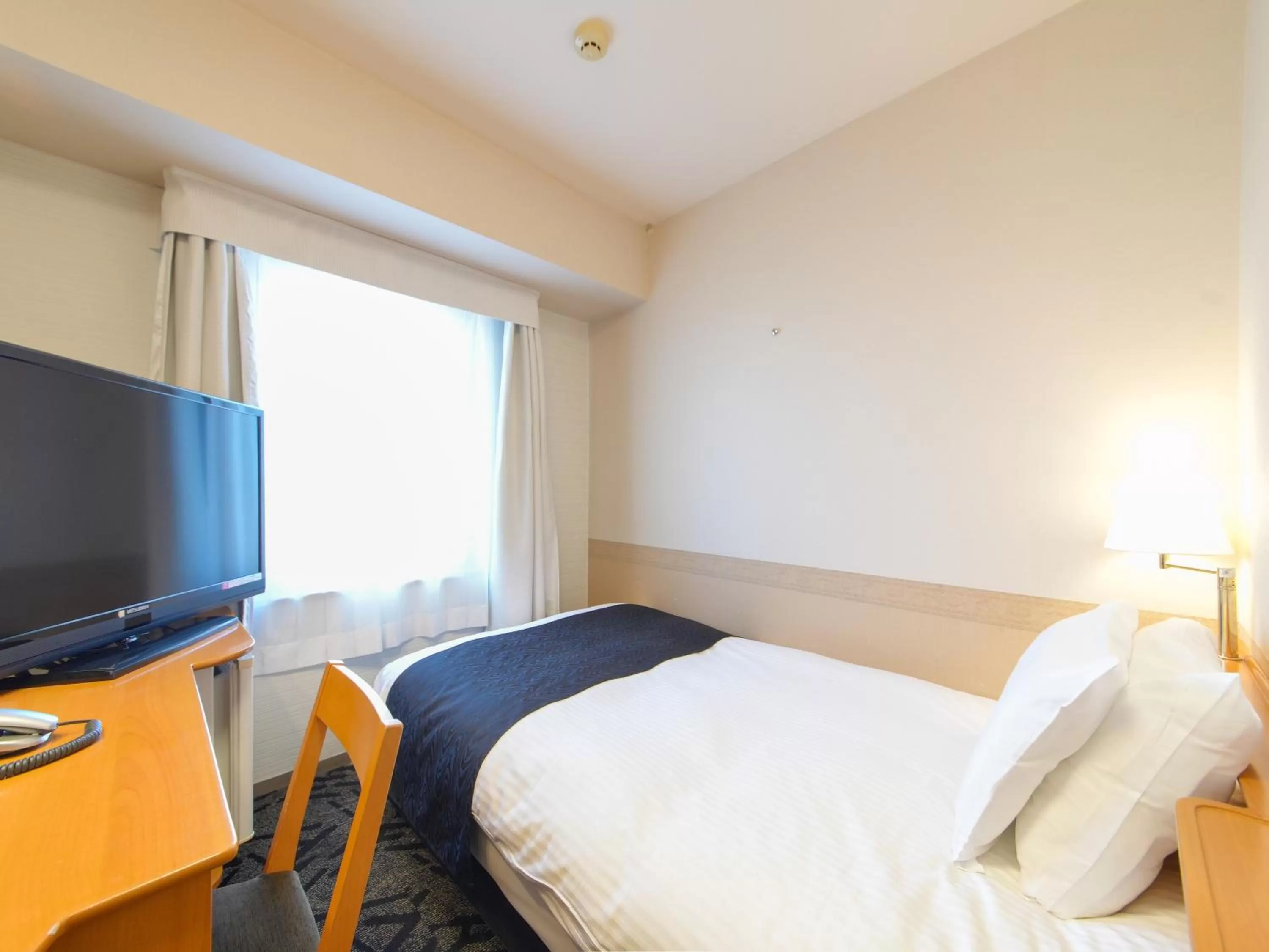 Photo of the whole room, Bed in APA Hotel Takasaki Ekimae