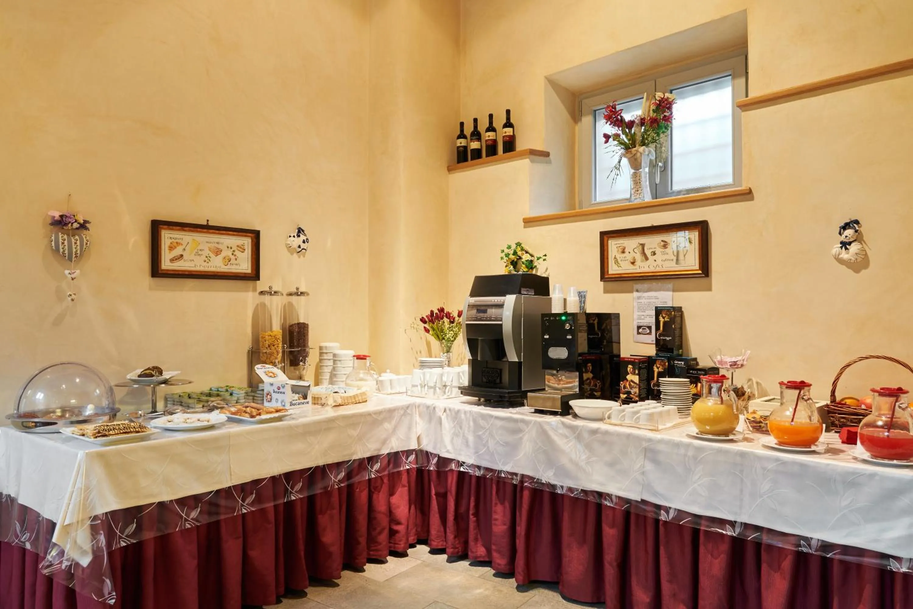 Restaurant/places to eat in San Rocco Hotel