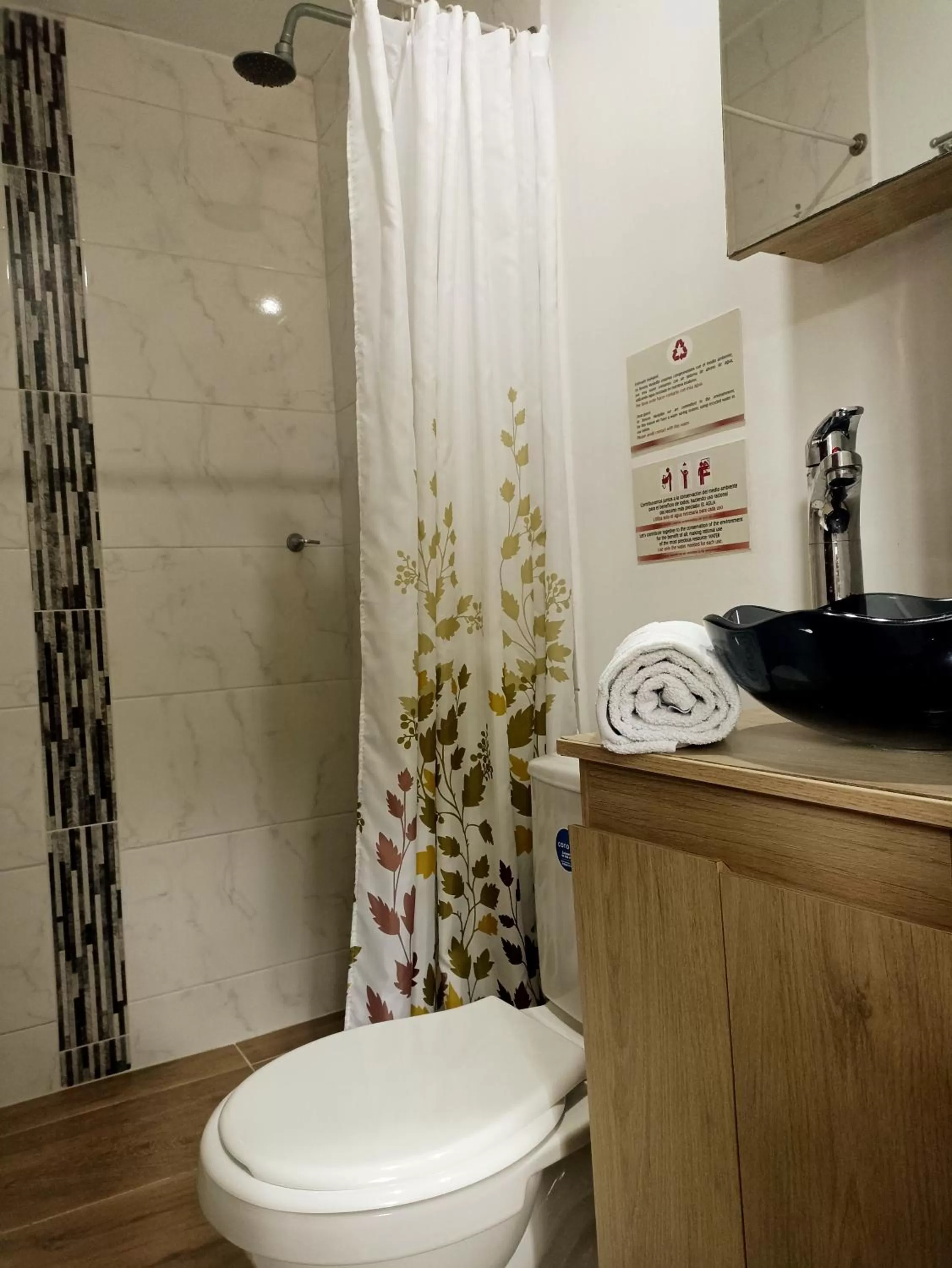 Toilet in Laureles Guest House LGH Hotel