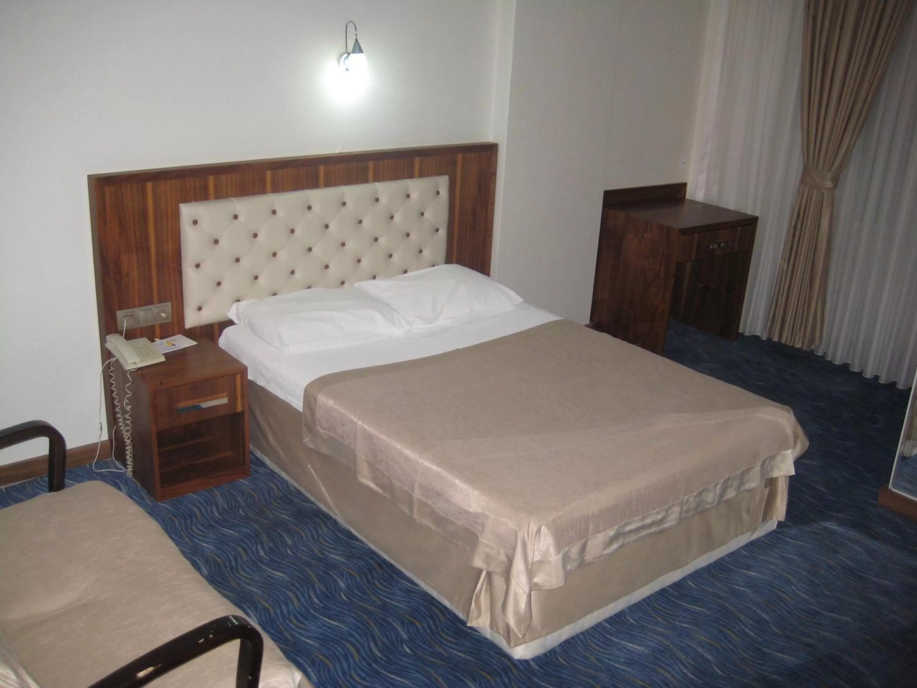 Seating area, Bed in Miroglu Hotel