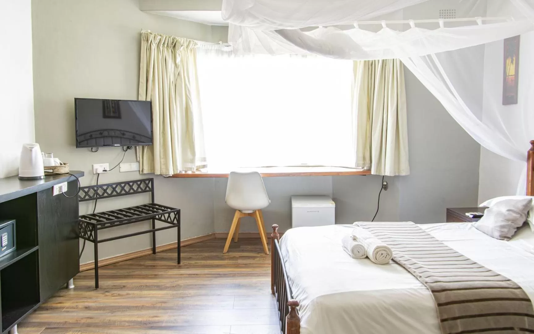 Bed in The Leslie - Bed & Breakfast