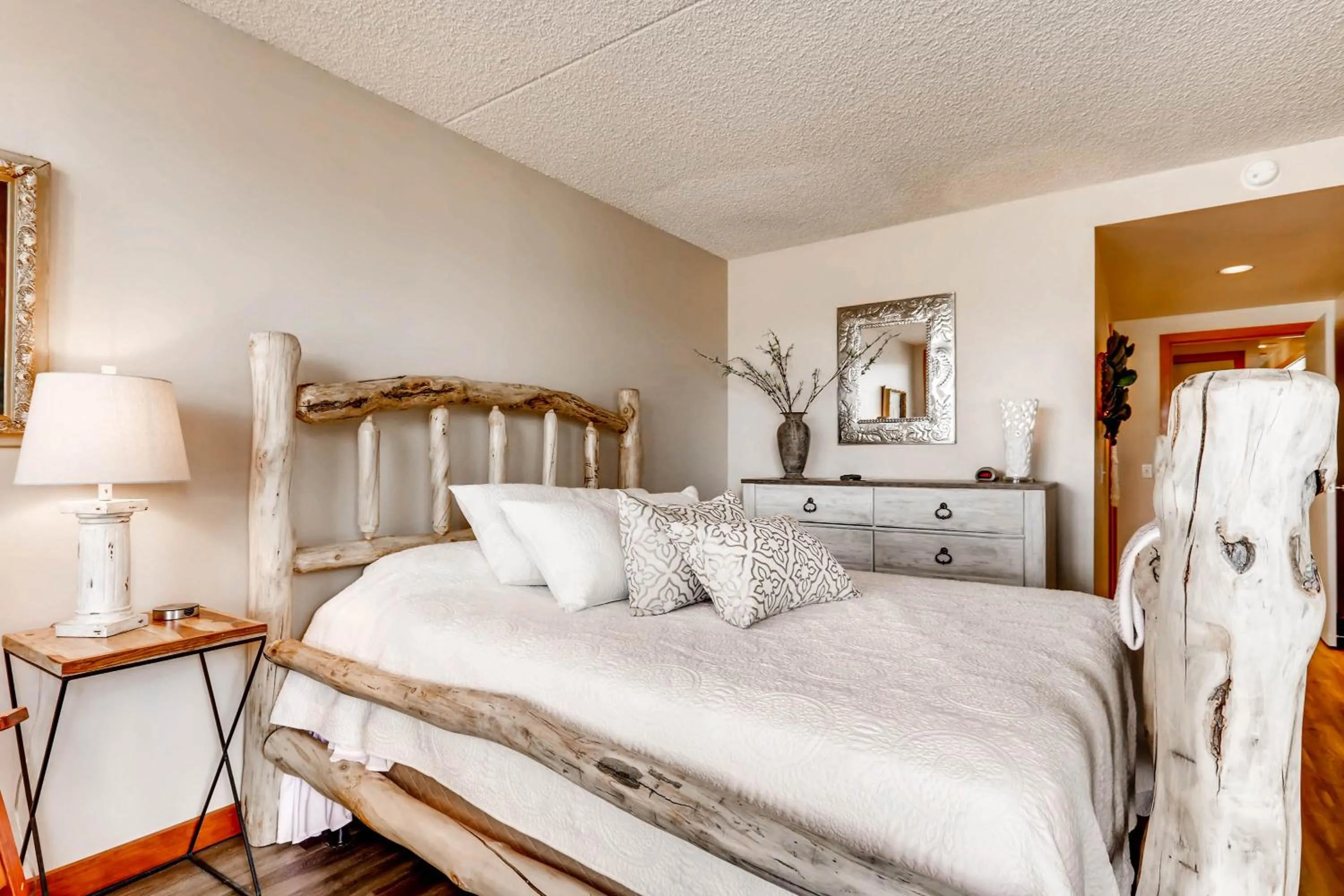 Photo of the whole room, Bed in Evergreen Condominiums by Keystone Resort