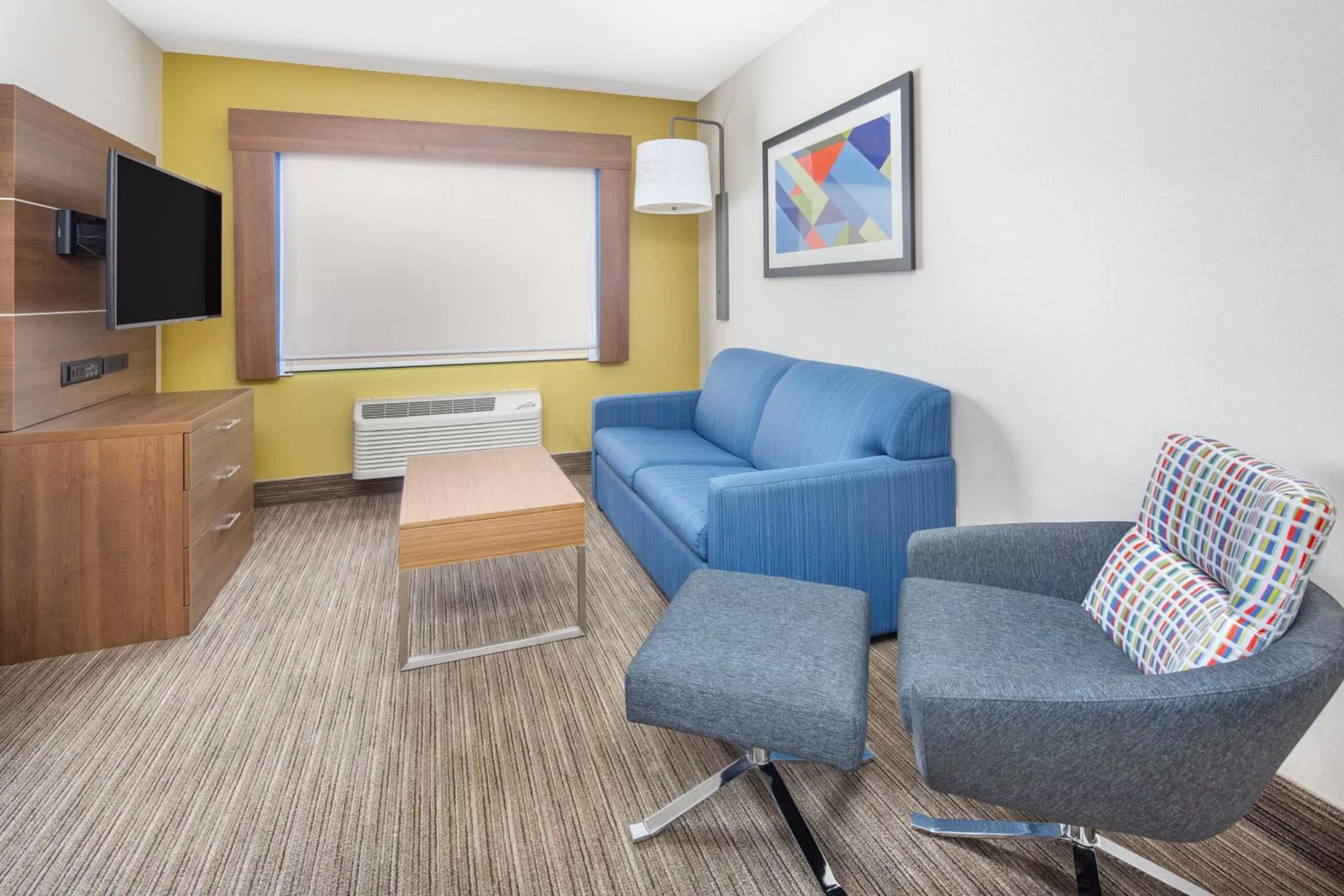 Photo of the whole room in Holiday Inn Express Hotel & Suites Bishop by IHG