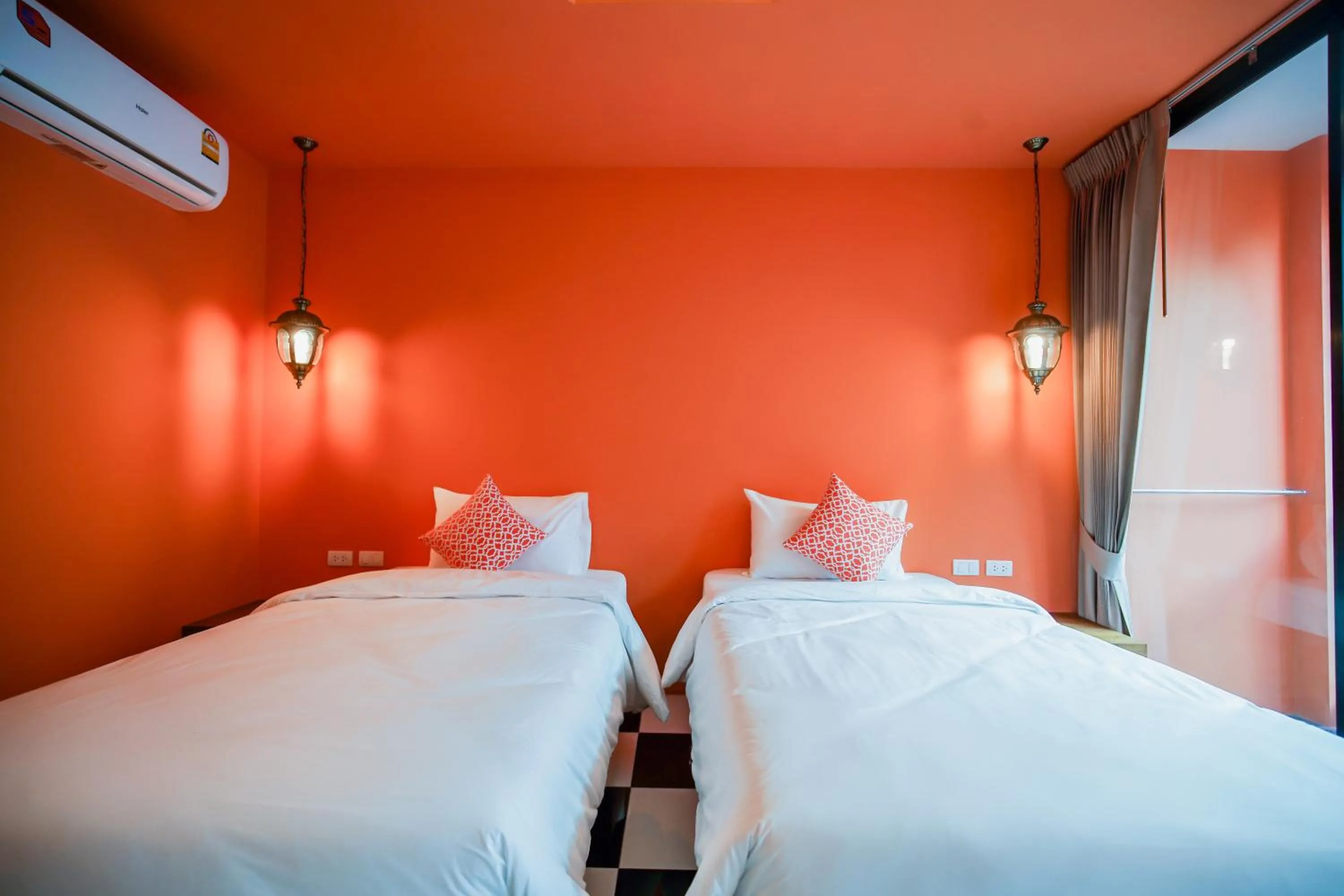 Photo of the whole room, Bed in Khaleej Mass Hotel Patong