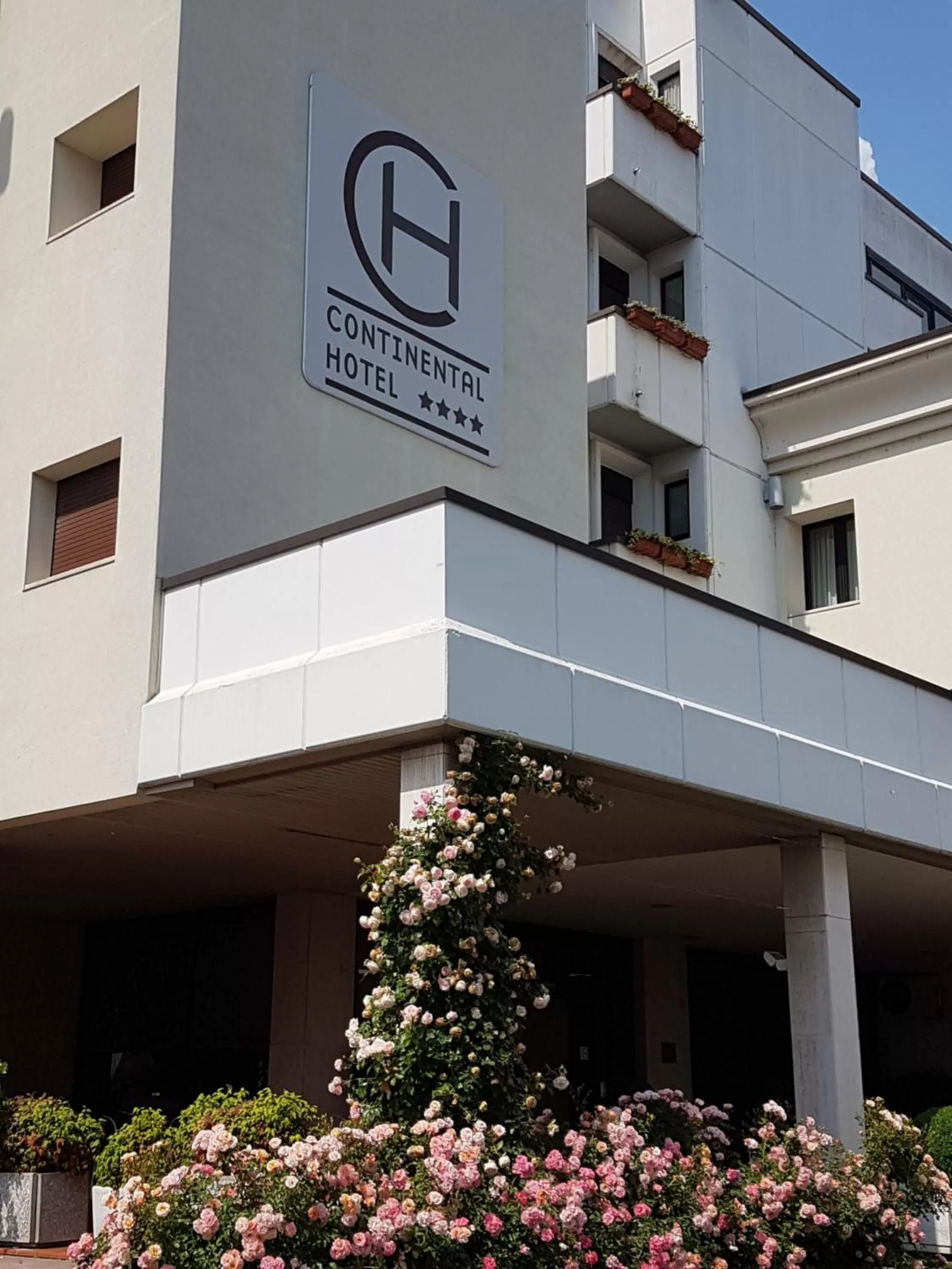 Property building in Hotel Continental Brescia