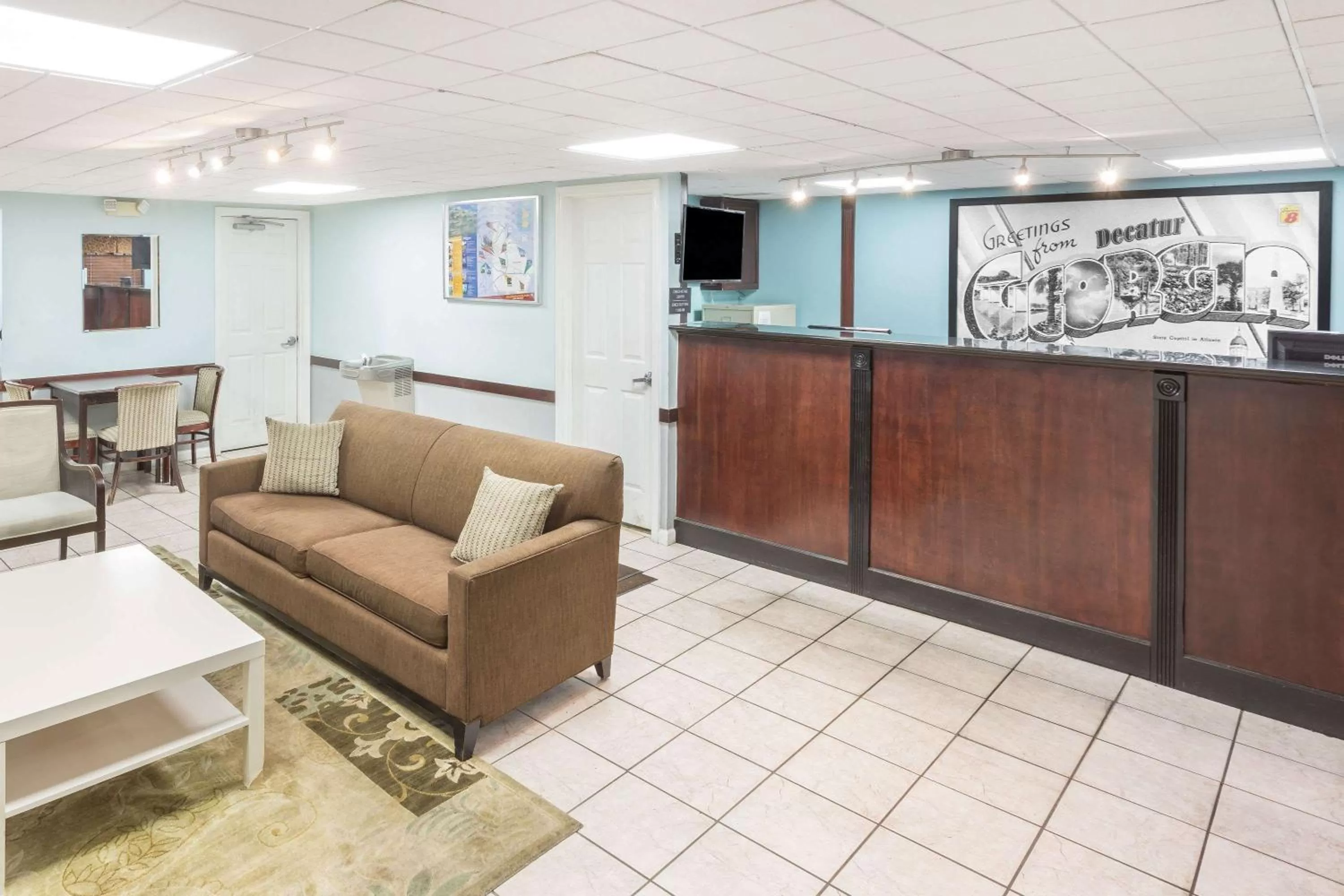 Lobby or reception in Super 8 by Wyndham Lithonia