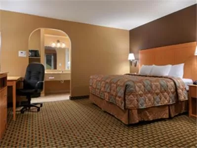 King Room with Roll-In Shower - Mobility/Hearing Accessible - Non-Smoking in Days Inn by Wyndham Lubbock South