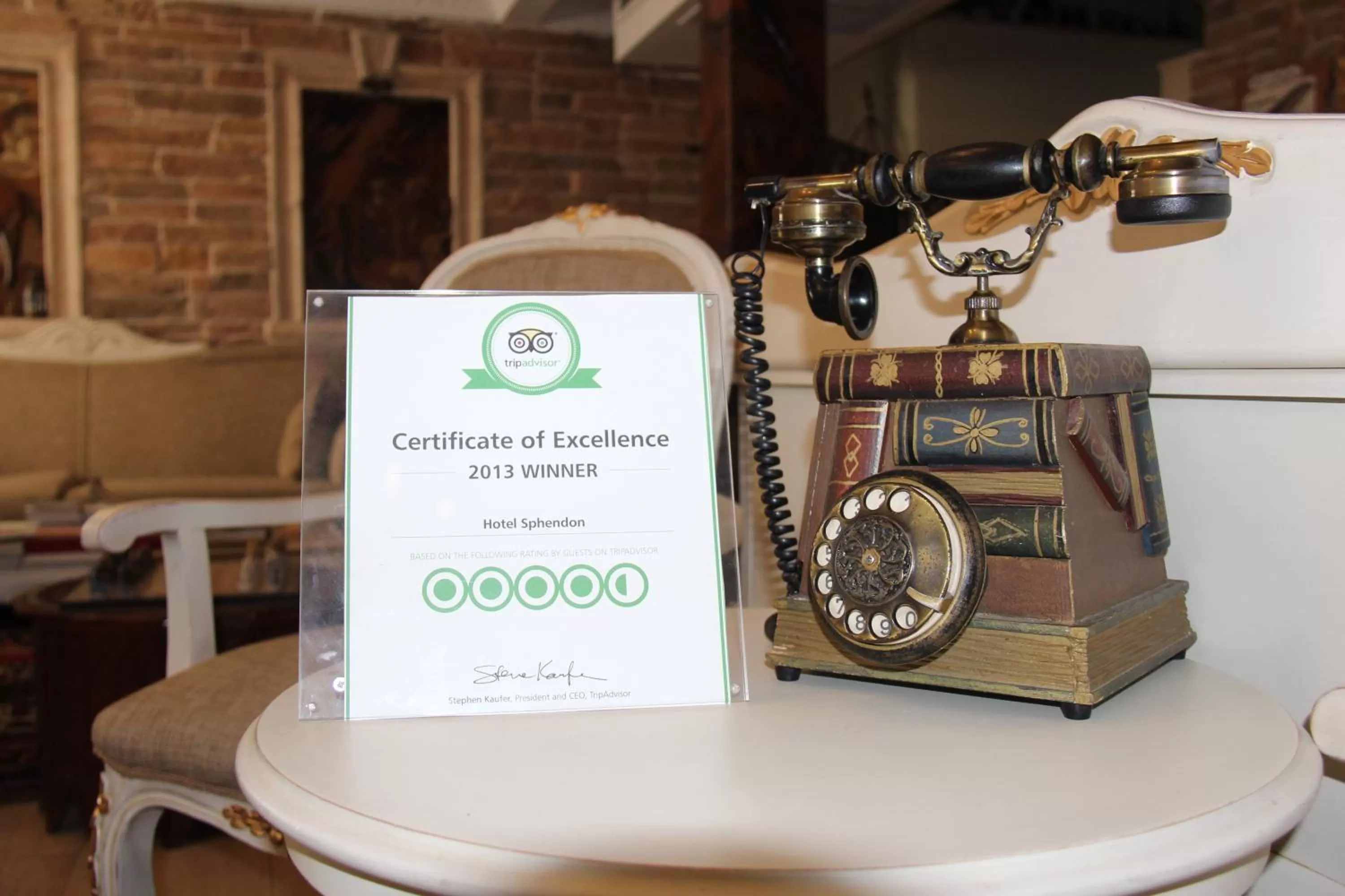 Decorative detail in Sphendon Hotel