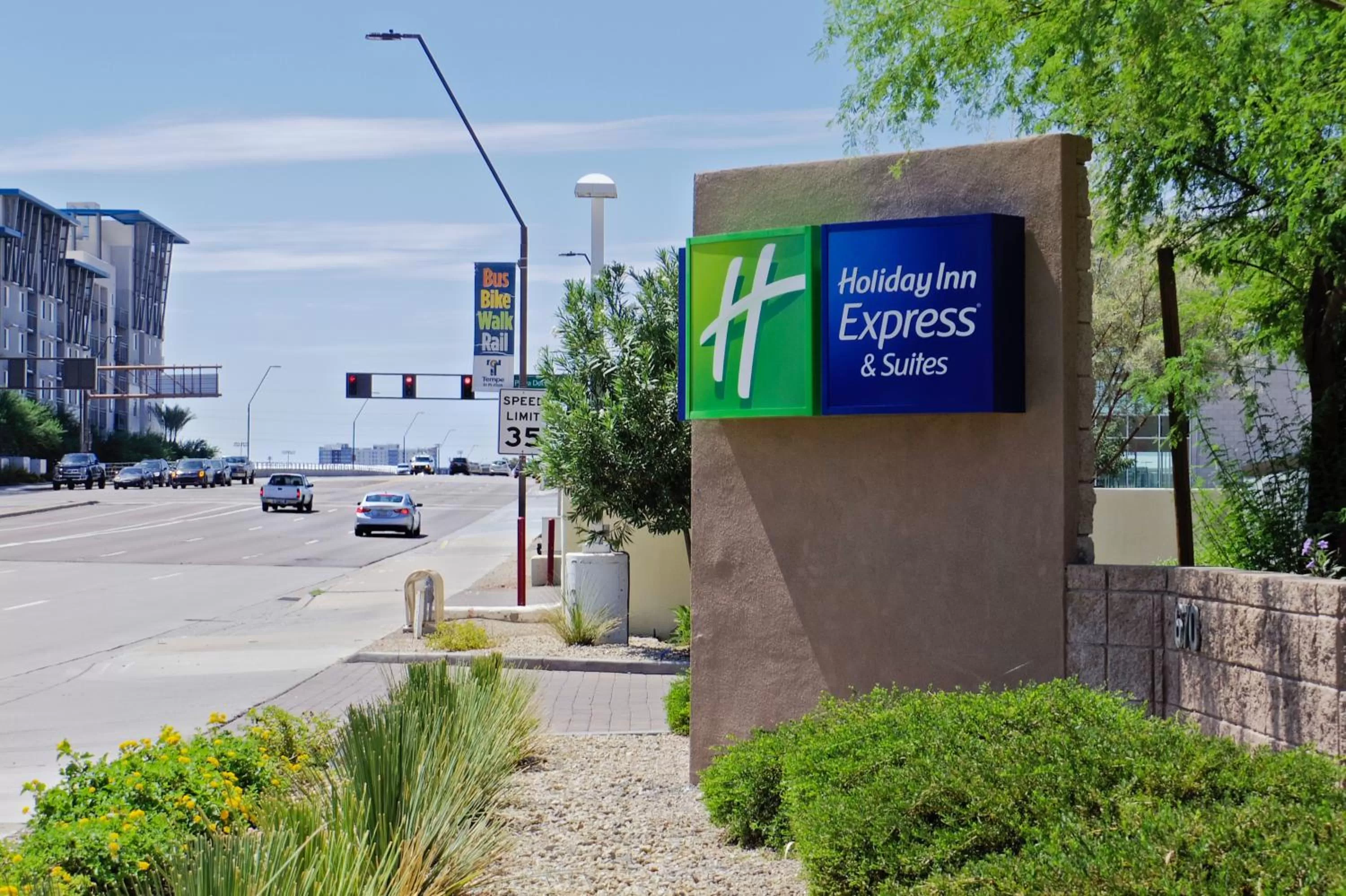 Facade/entrance in Holiday Inn Express & Suites Phoenix - Tempe by IHG