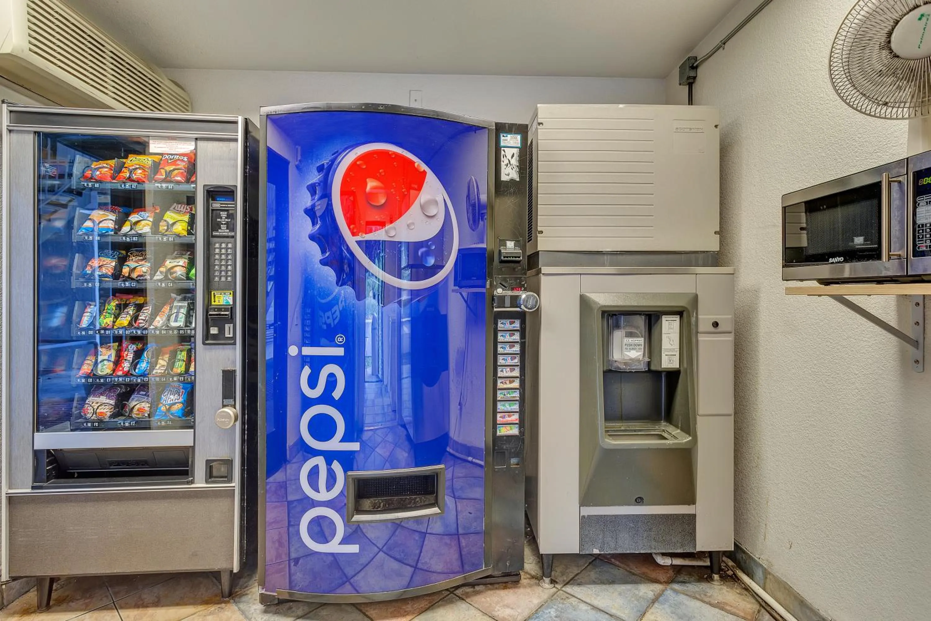 Food in Motel 6-Rohnert Park, CA