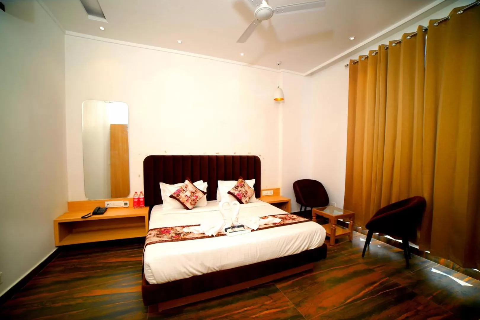 Restaurant/places to eat, Bed in Hotel Diamond View