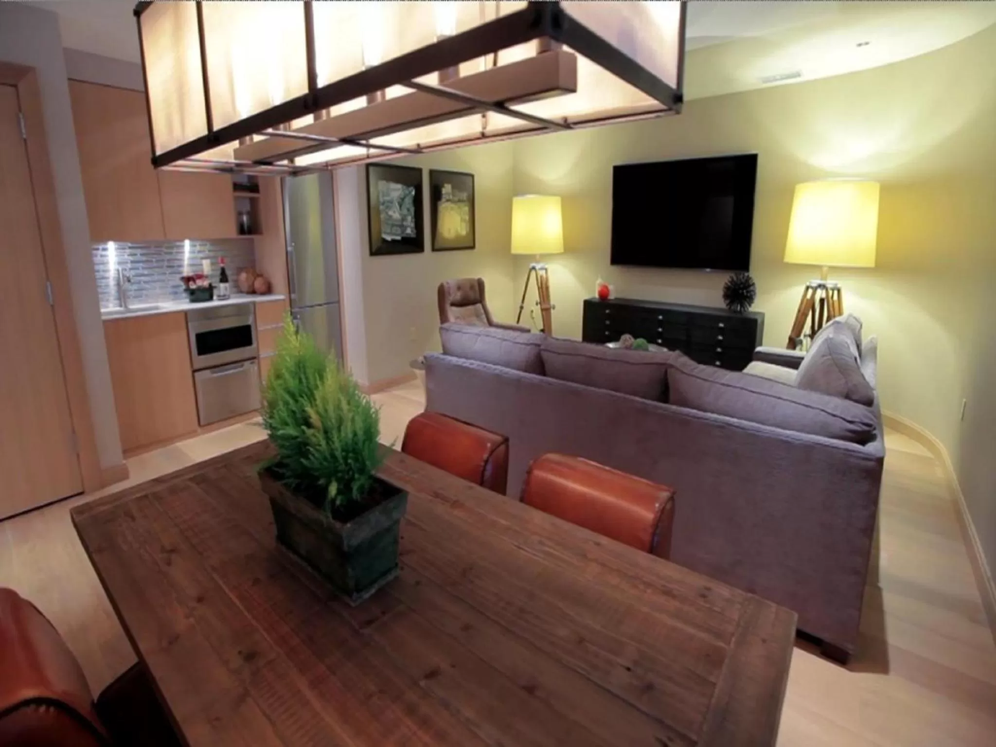 Photo of the whole room in The J House Greenwich Hotel